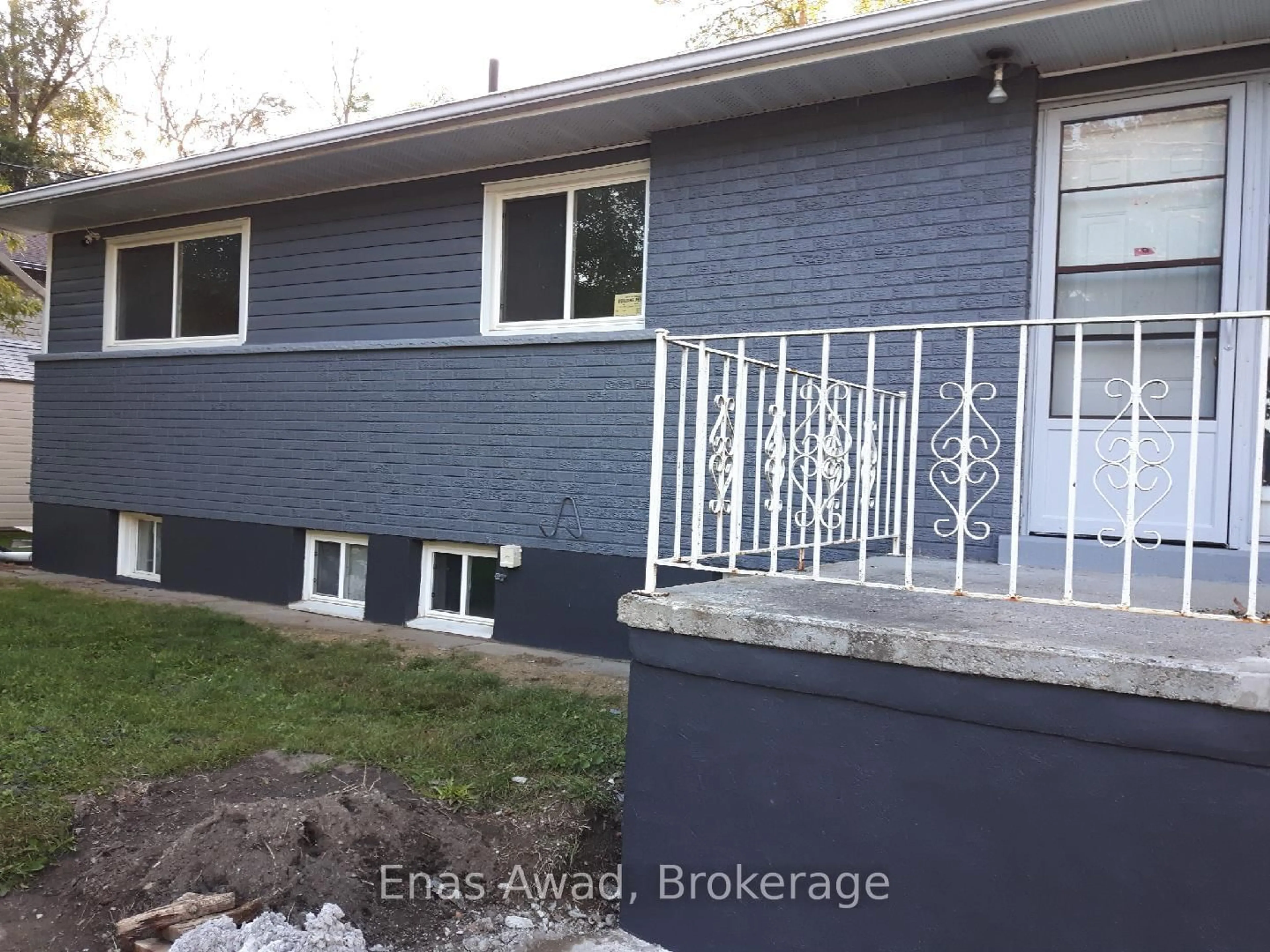 Home with vinyl exterior material, street for 22 Olive Cres, Orillia Ontario L3V 1G1