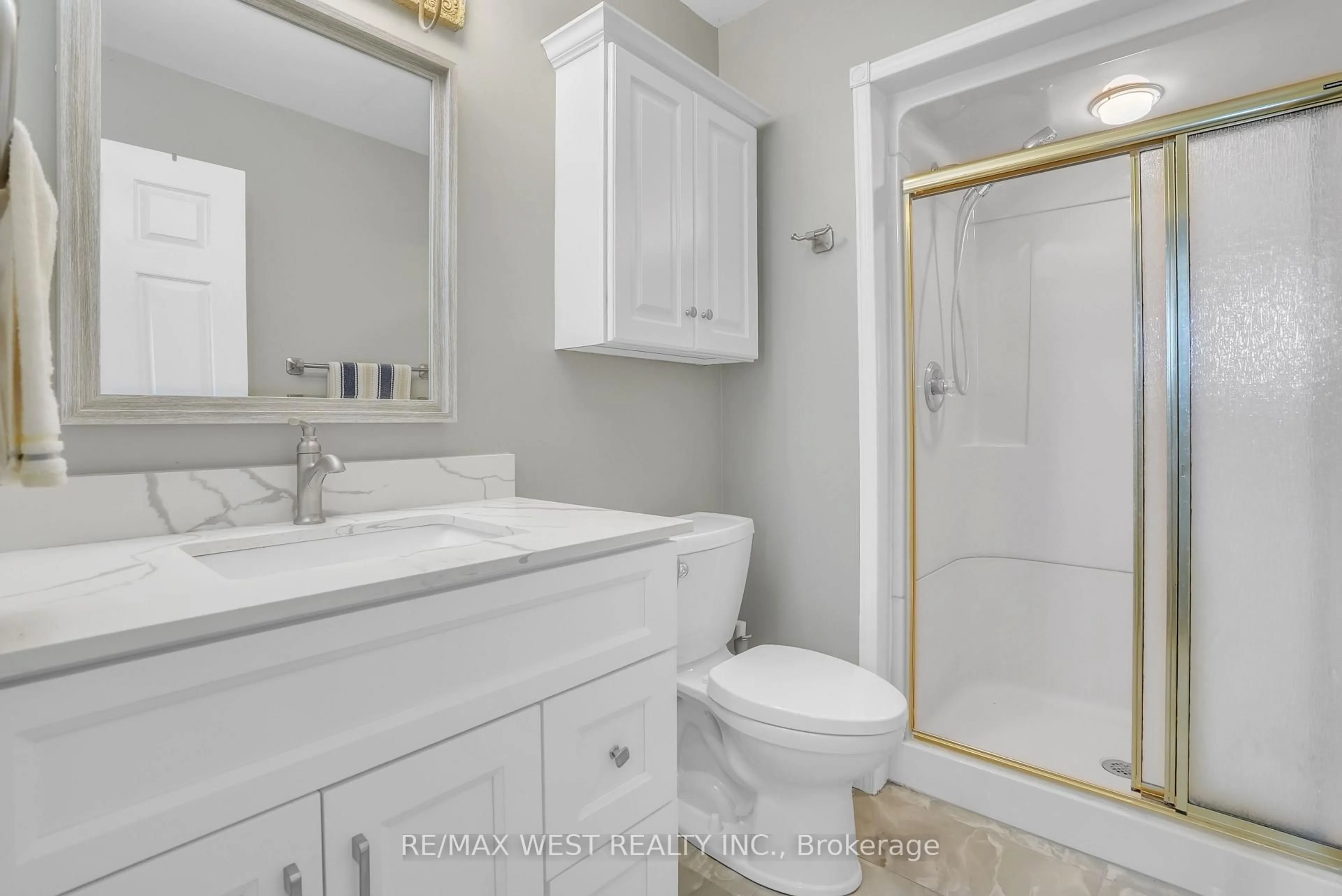Standard bathroom, ceramic/tile floor for 531 High St #13, Orillia Ontario L3V 4X9