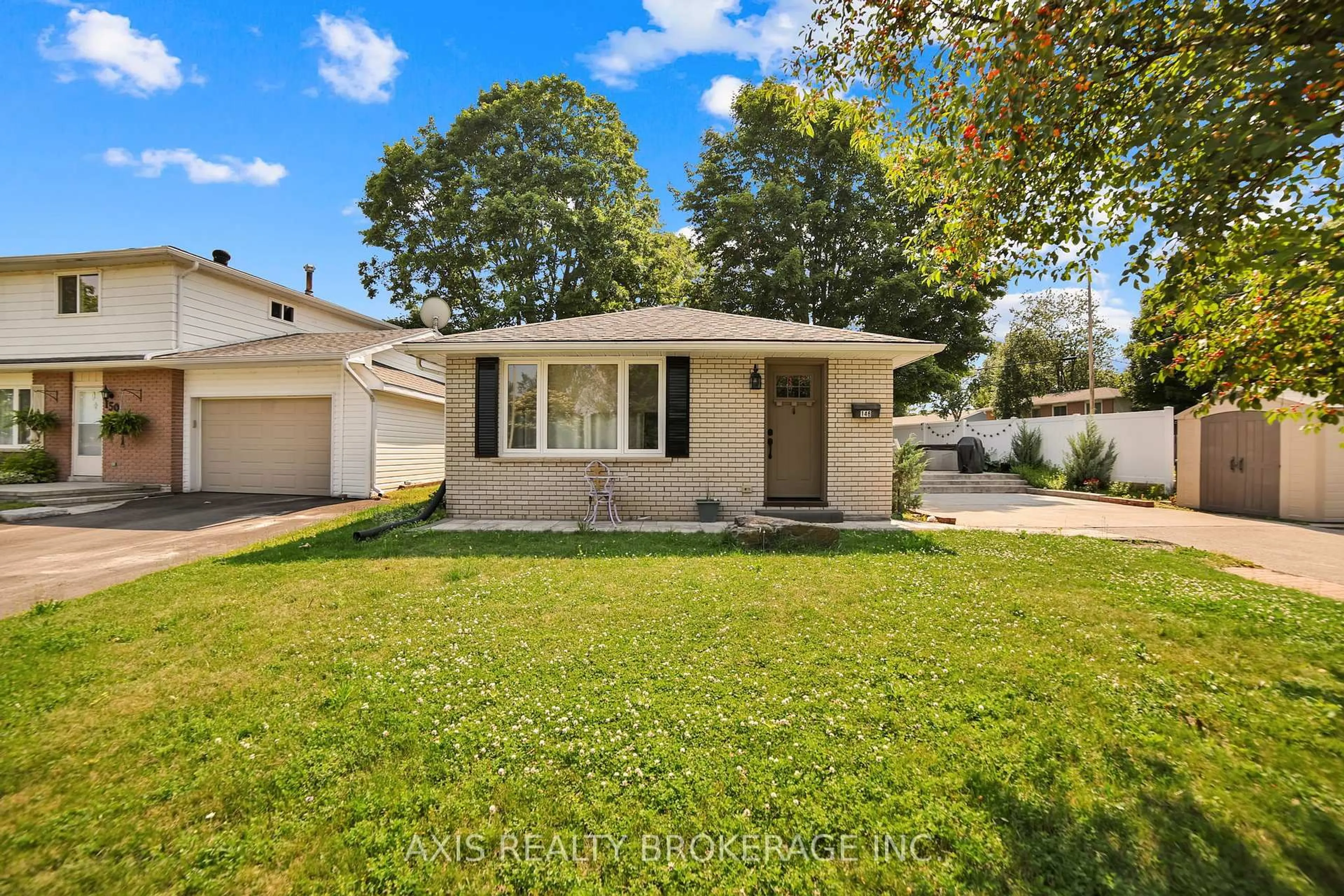 Home with vinyl exterior material, street for 146 Woodland Dr, Midland Ontario L4R 4E3