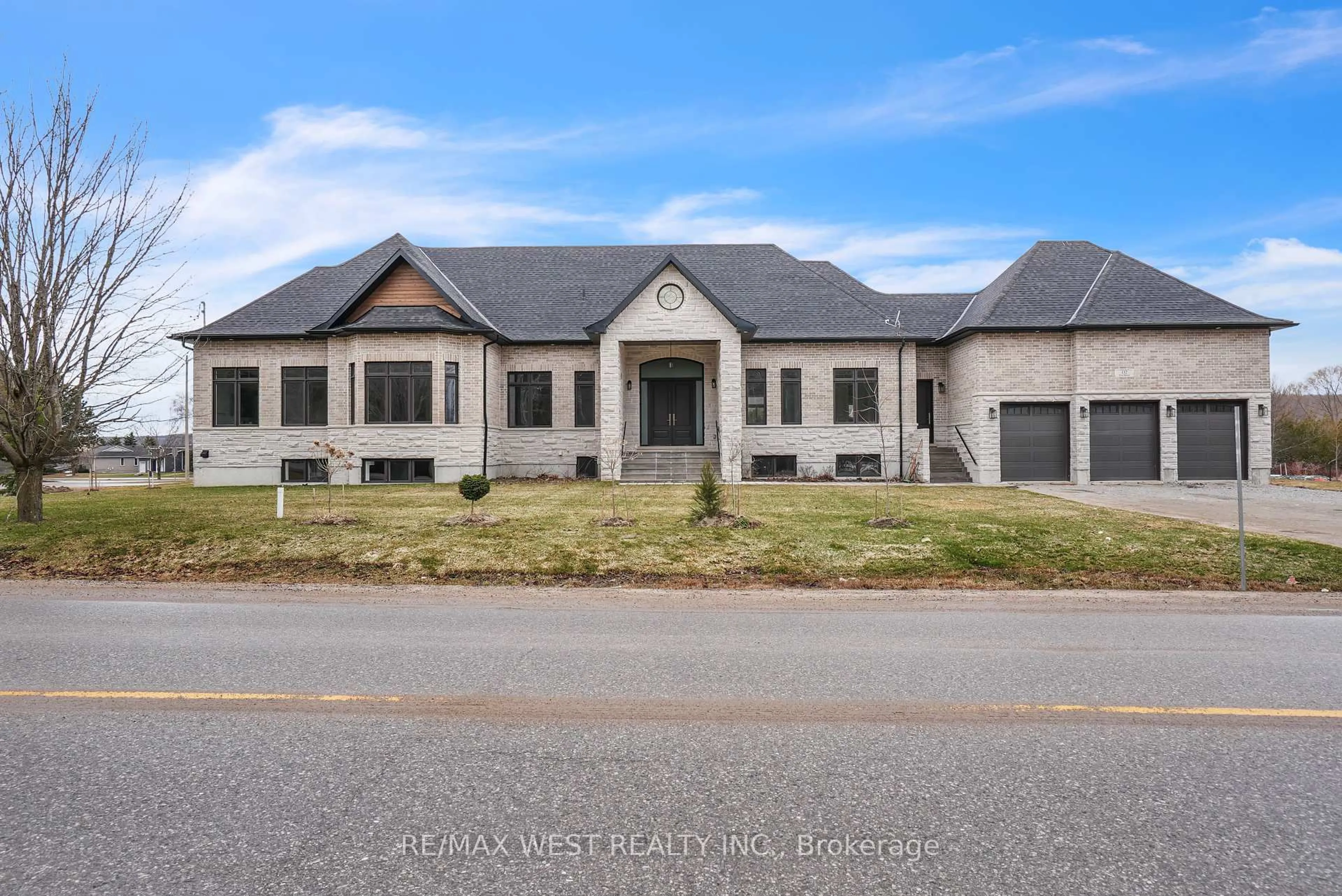 Home with brick exterior material, unknown for 132 Fox St, Penetanguishene Ontario L9M 1E7
