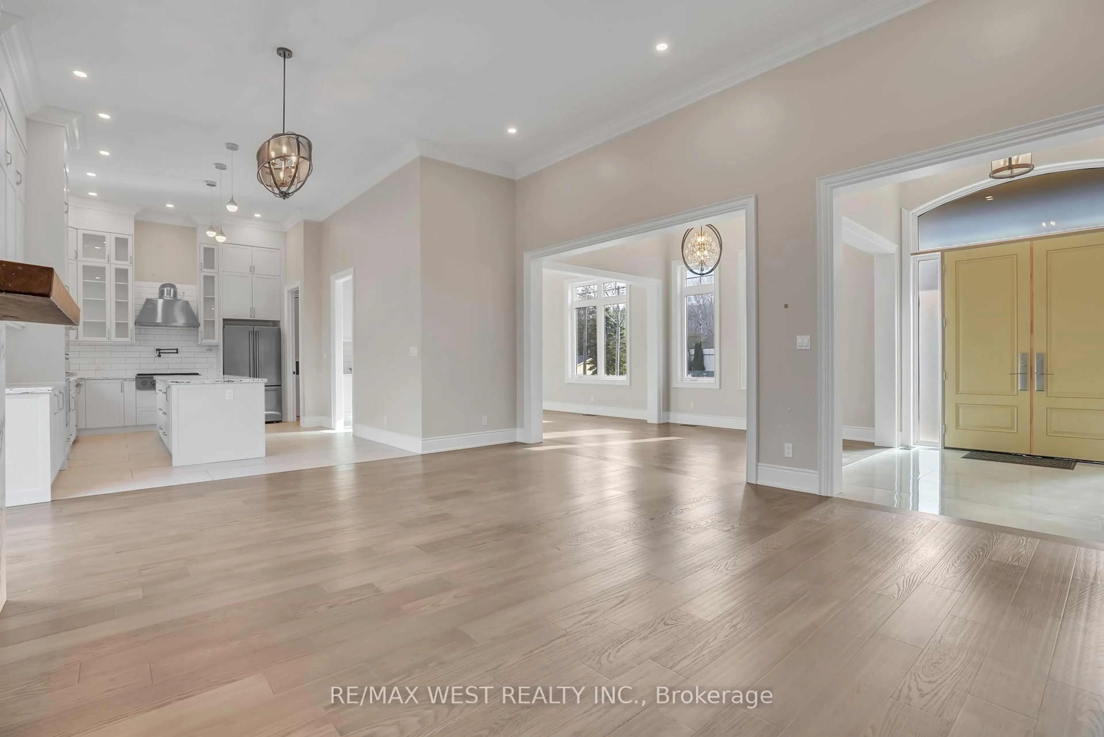 Indoor entryway for 132 Fox St, Penetanguishene Ontario L9M 1E7
