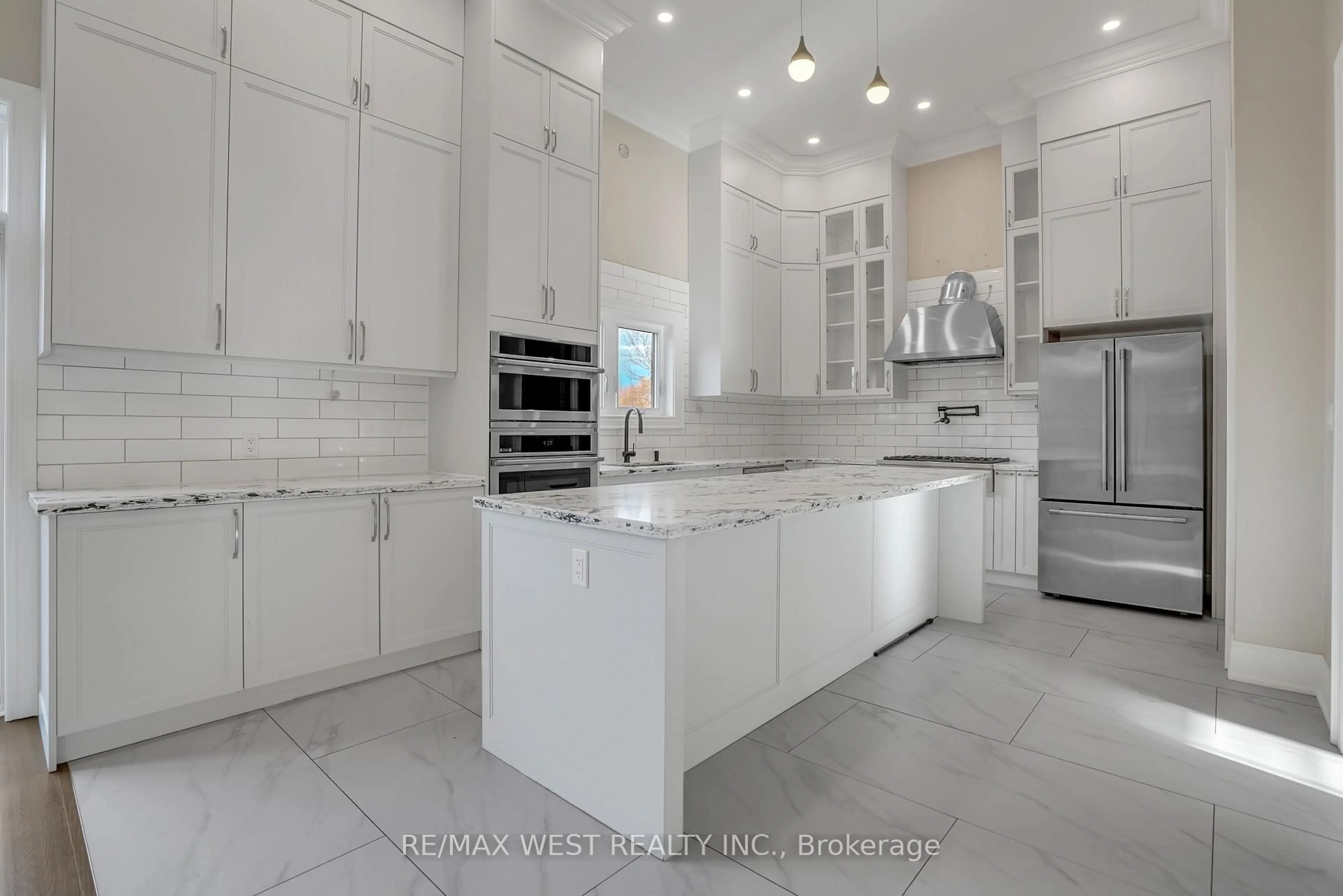 Contemporary kitchen, ceramic/tile floor for 132 Fox St, Penetanguishene Ontario L9M 1E7