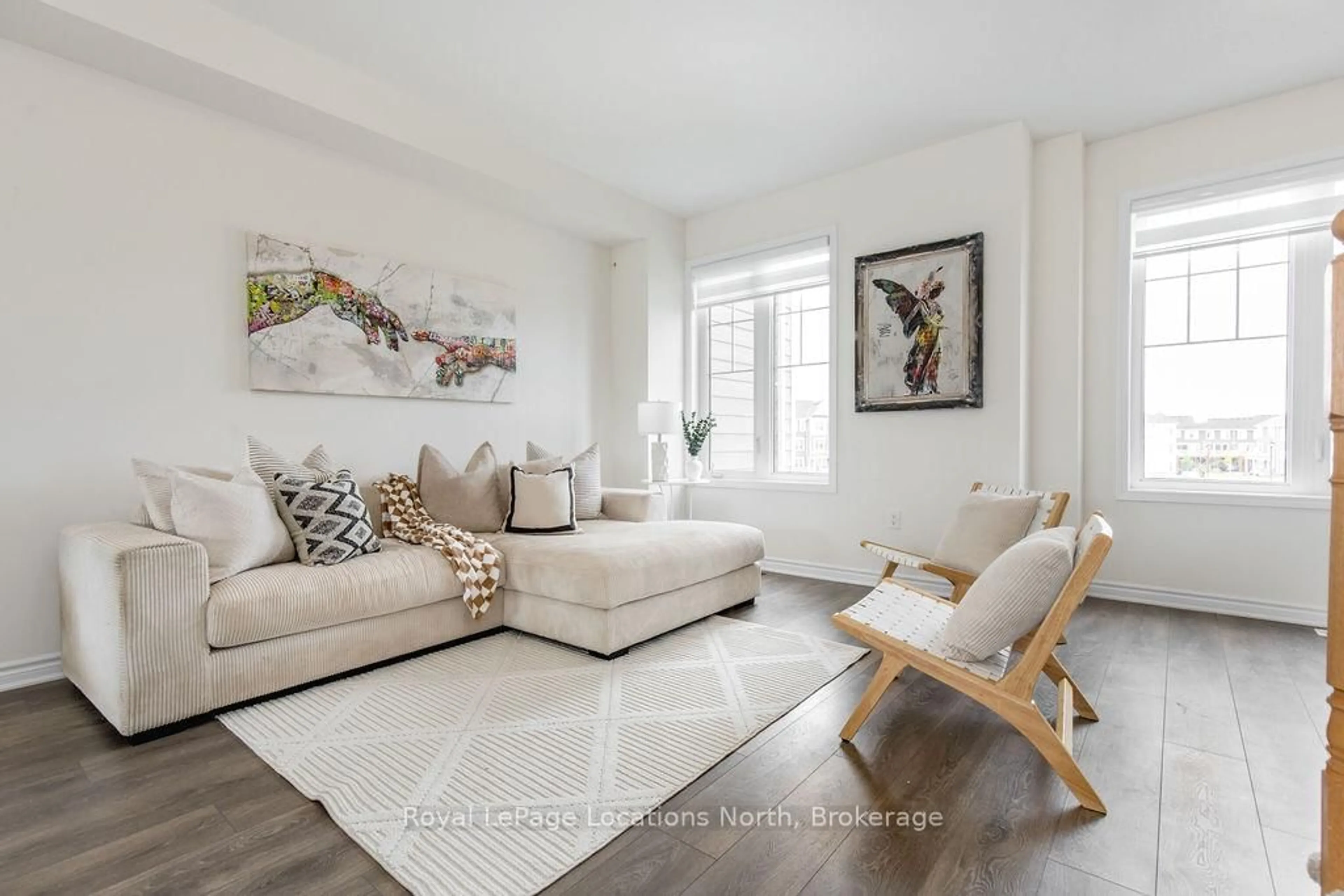 Living room with furniture, unknown for 17 Sama Way, Wasaga Beach Ontario L9Z 0K3