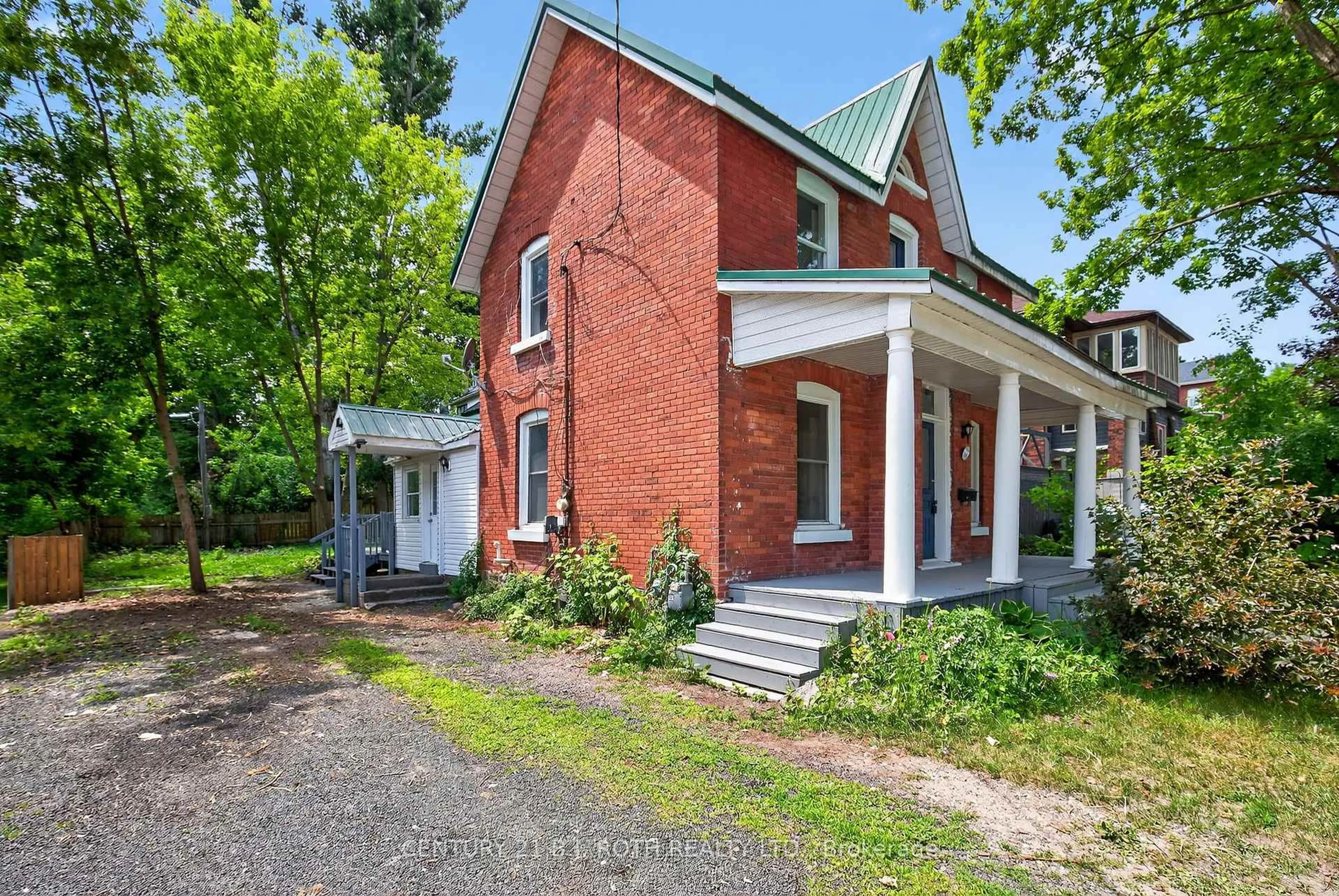Home with brick exterior material, street for 153 Laclie St, Orillia Ontario L3V 4N1