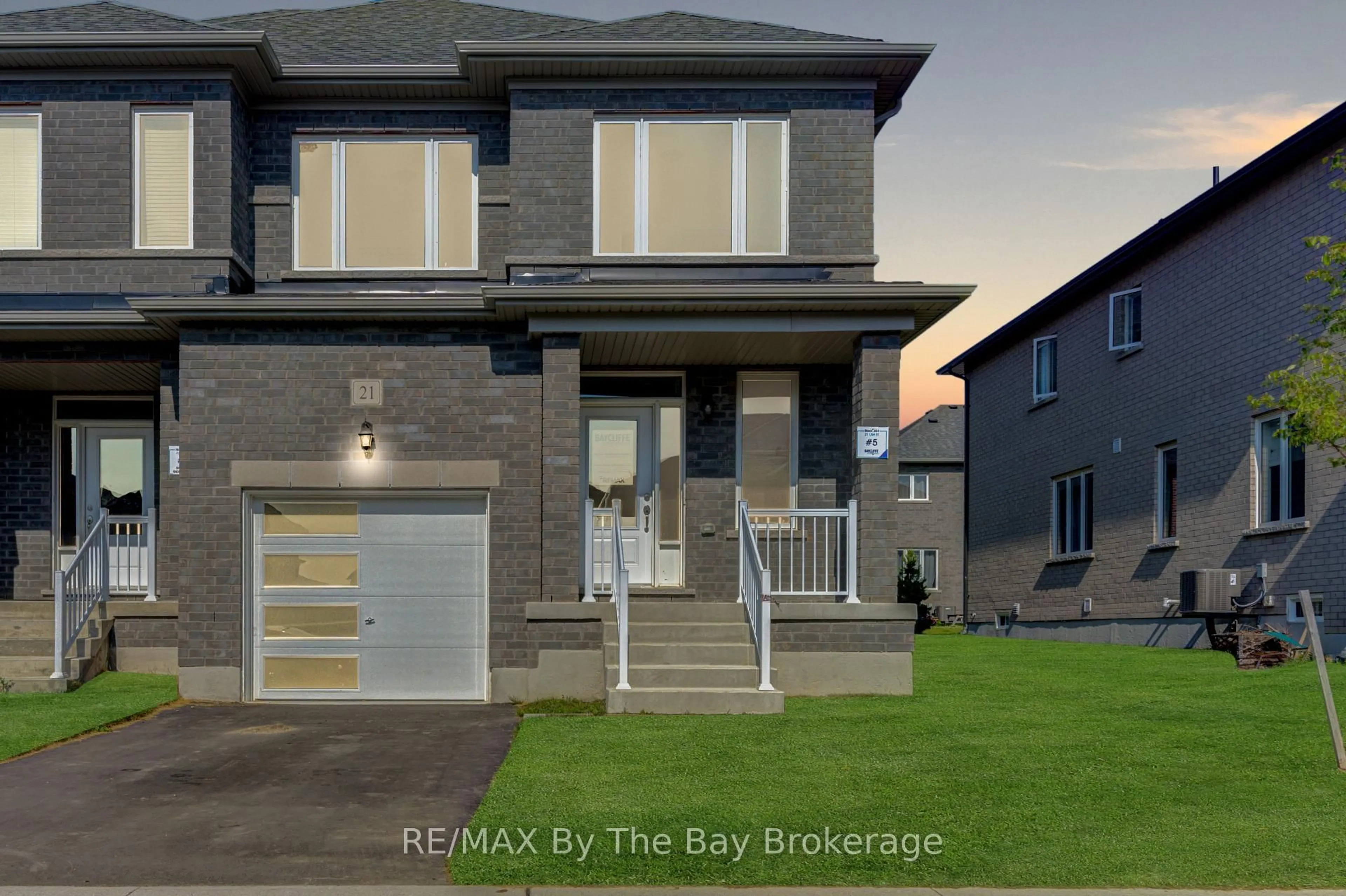 Home with brick exterior material, street for 21 Lisa St, Wasaga Beach Ontario L9Z 1J9