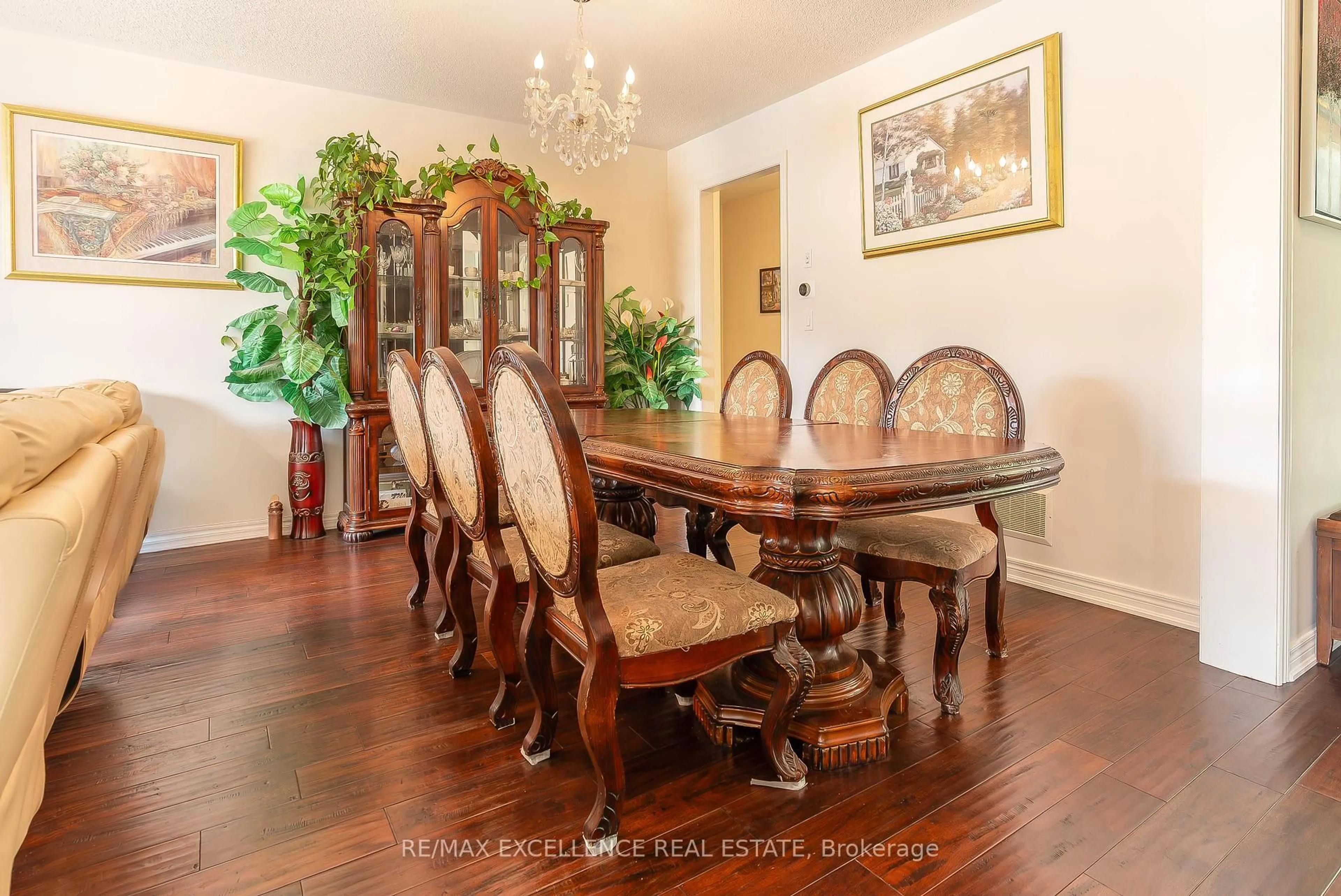 Dining room, wood/laminate floor for 61 Trail Blvd, Springwater Ontario L9X 0S4
