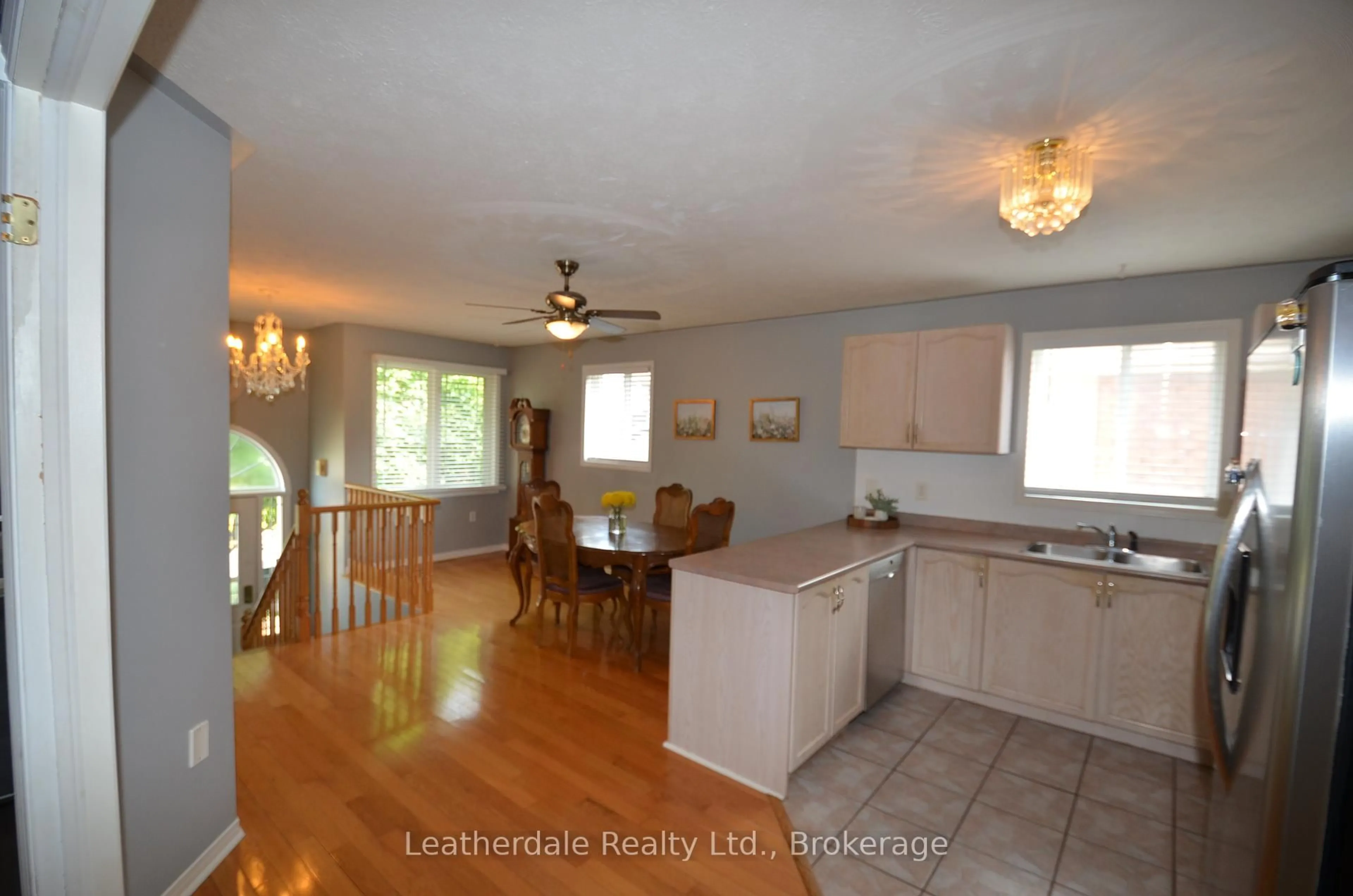 Open concept kitchen, unknown for 131 Julia Cres, Orillia Ontario L3V 7X3