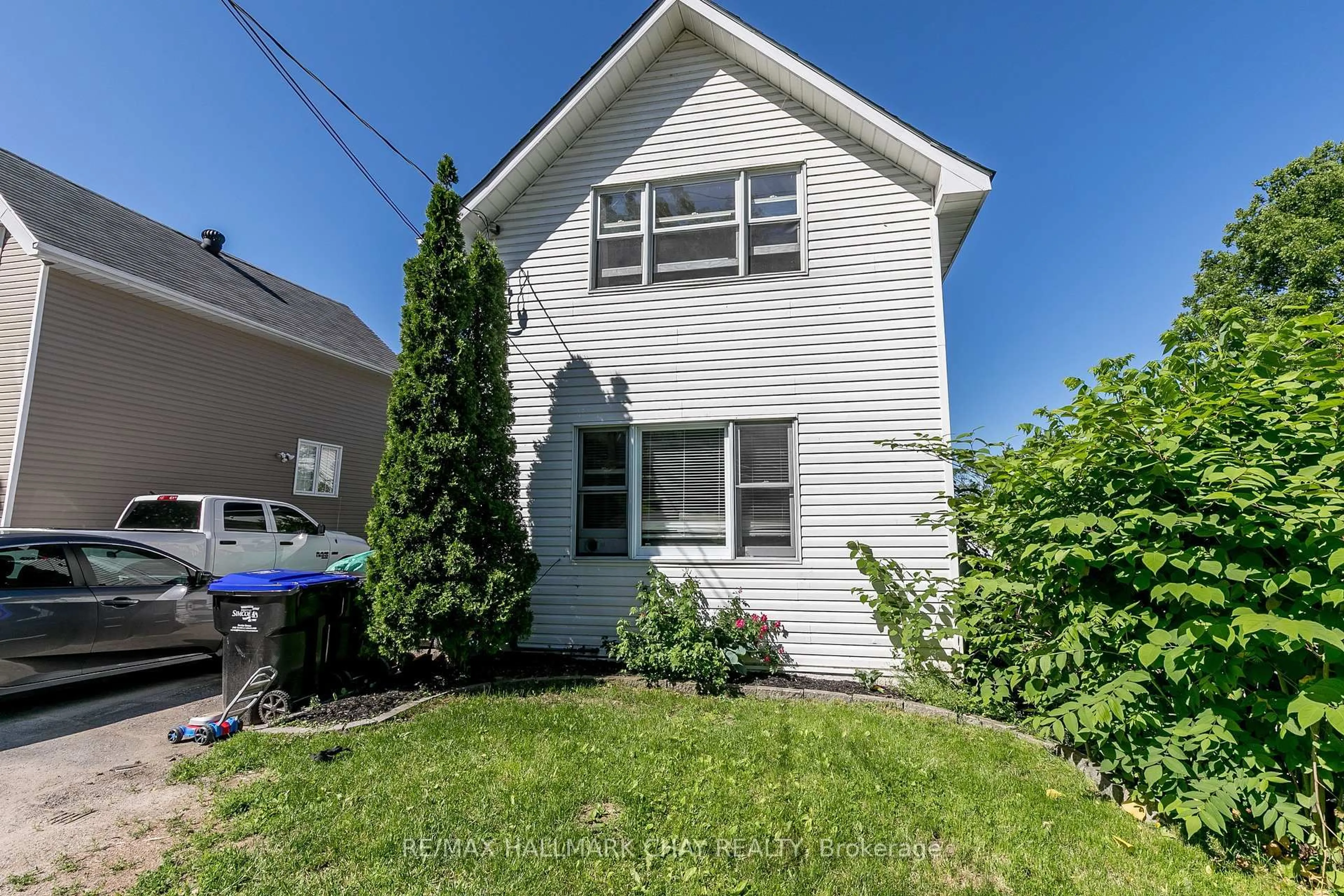 Unknown for 226 Queen St, Midland Ontario L4R 3H1