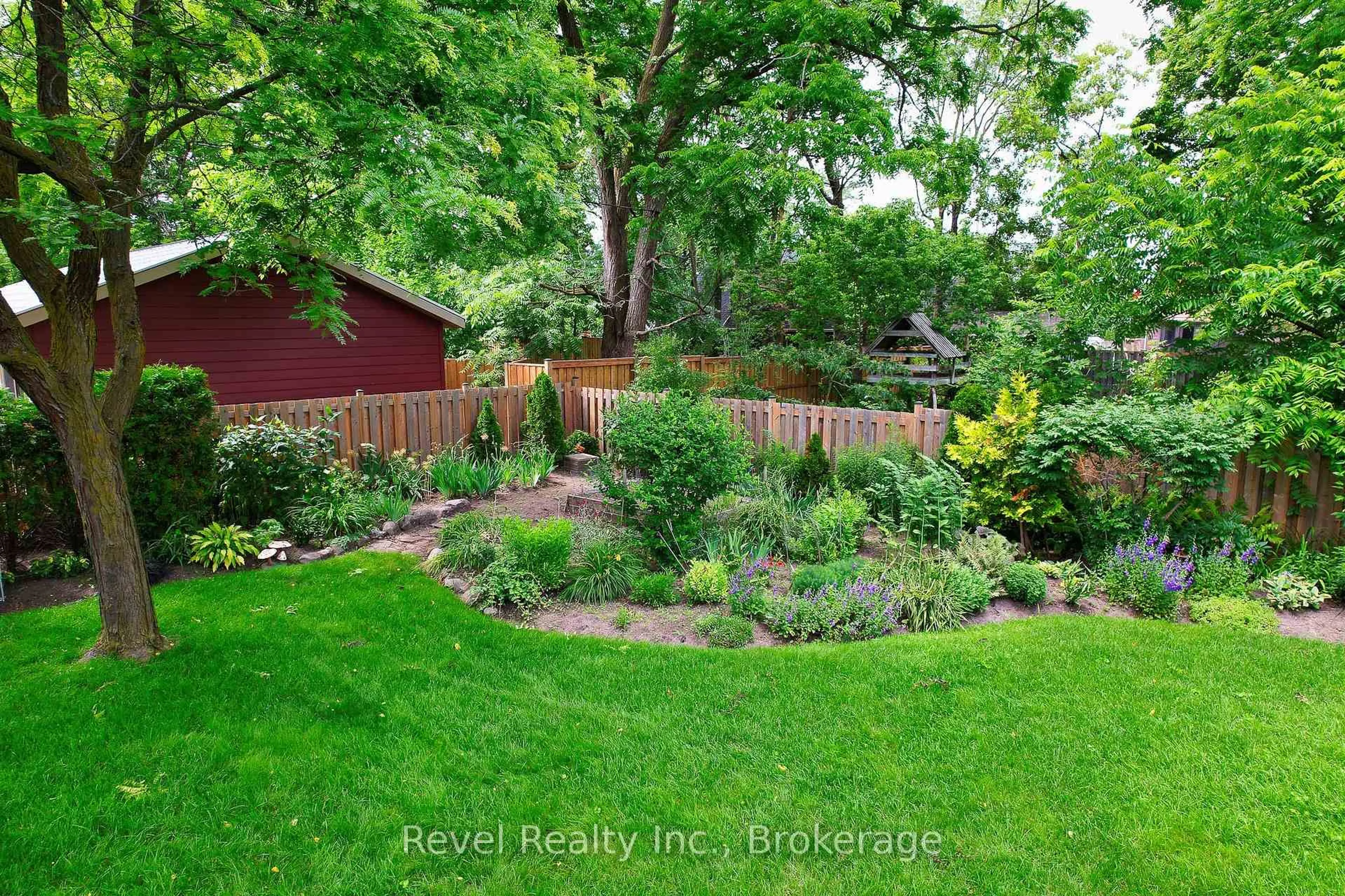 Patio, unknown for 34 Paterson St, Collingwood Ontario L9Y 3N2