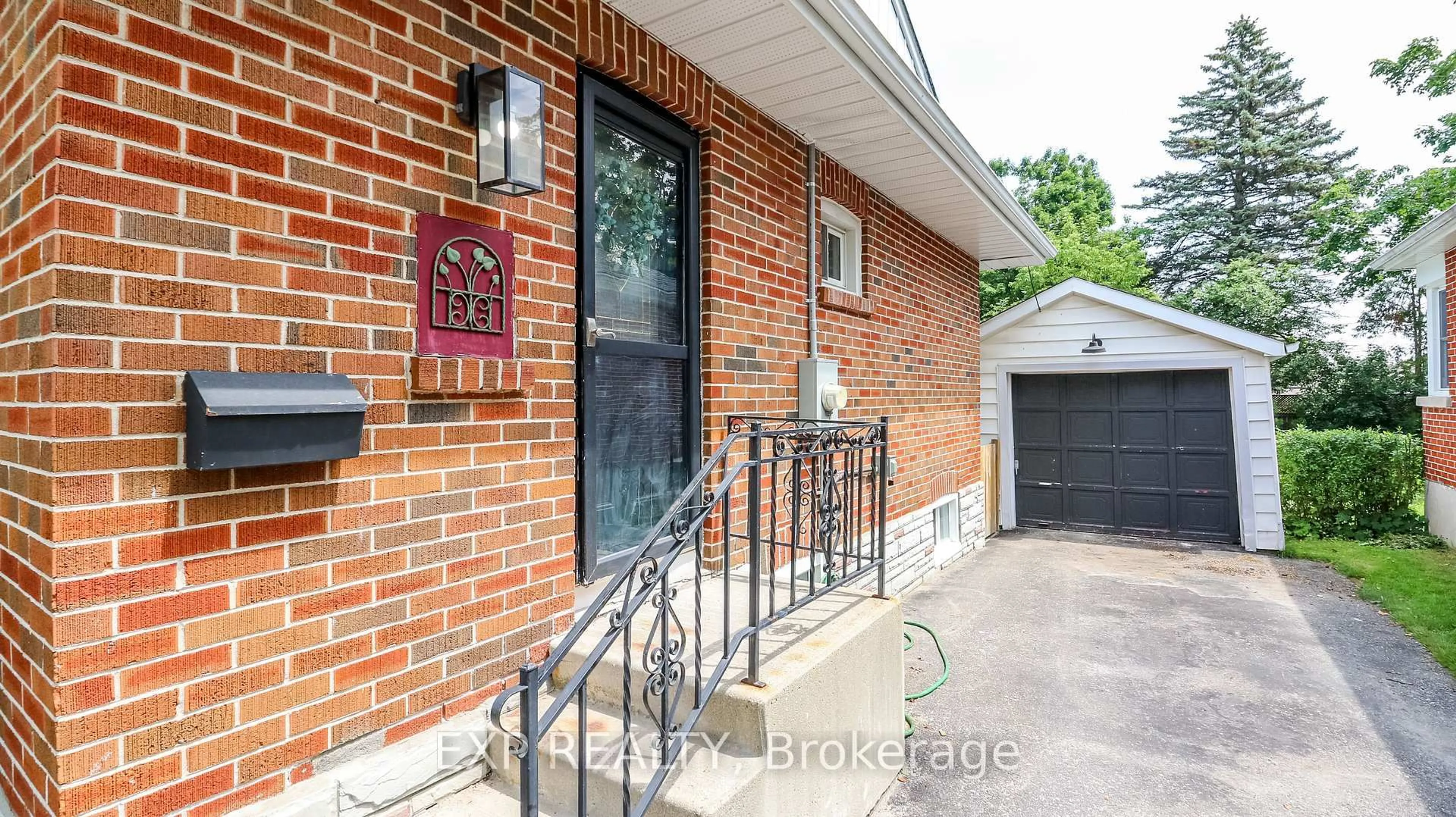 Home with brick exterior material, street for 145 Cook St, Barrie Ontario L4M 4H1
