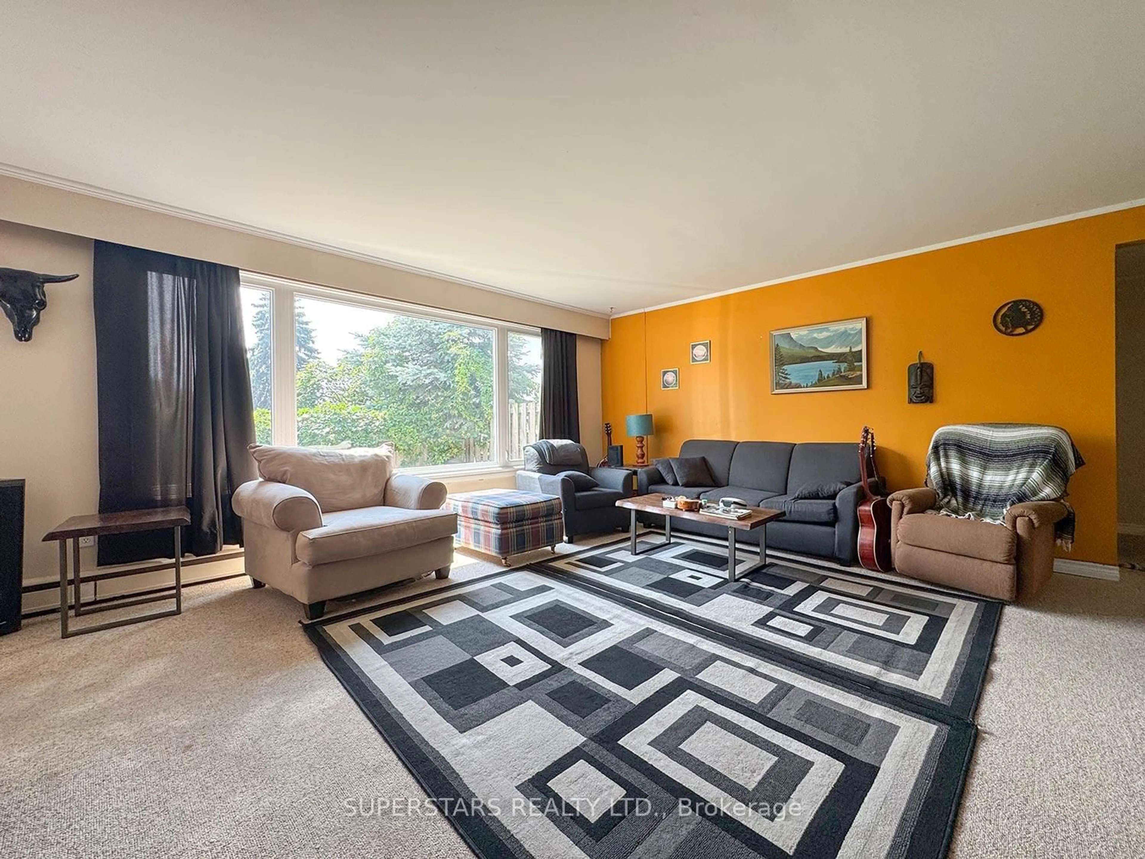 Living room with furniture, unknown for 239 Letitia St, Barrie Ontario L4N 4Y7