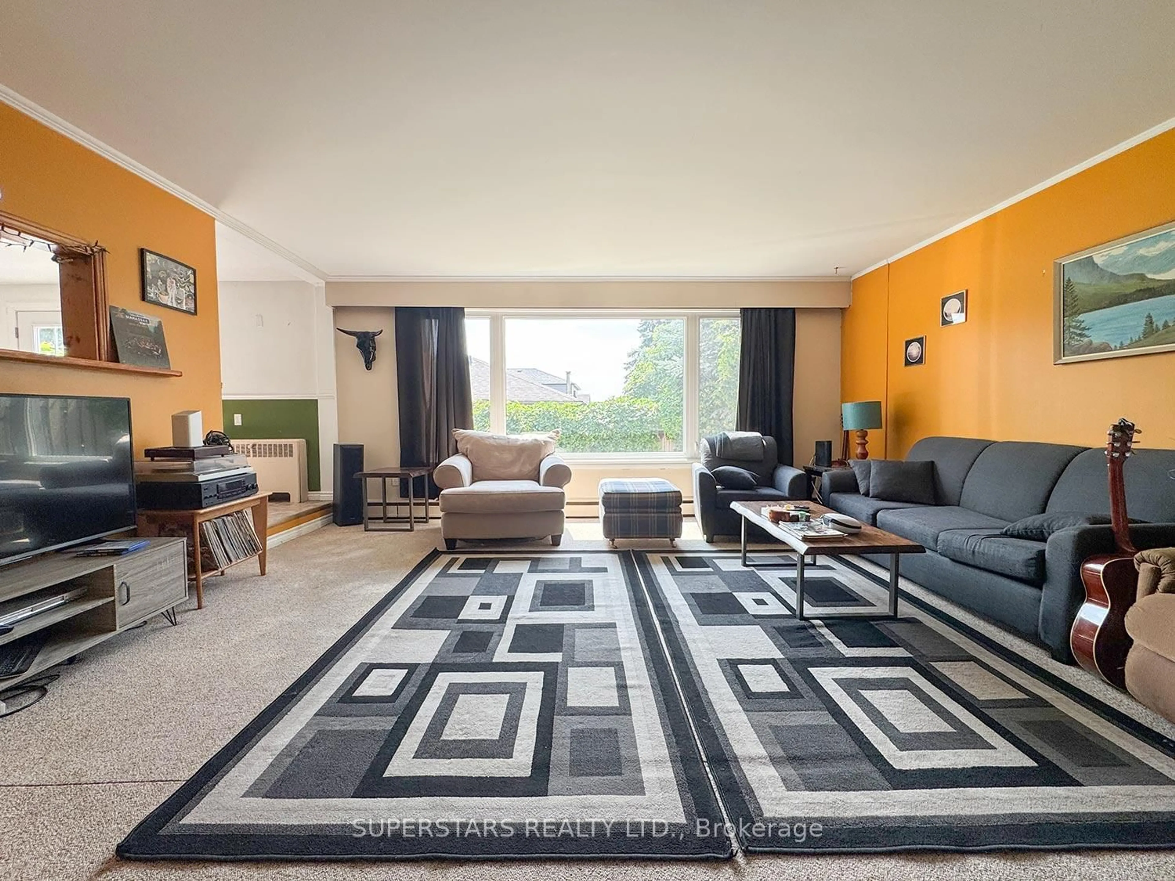 Living room with furniture, unknown for 239 Letitia St, Barrie Ontario L4N 4Y7