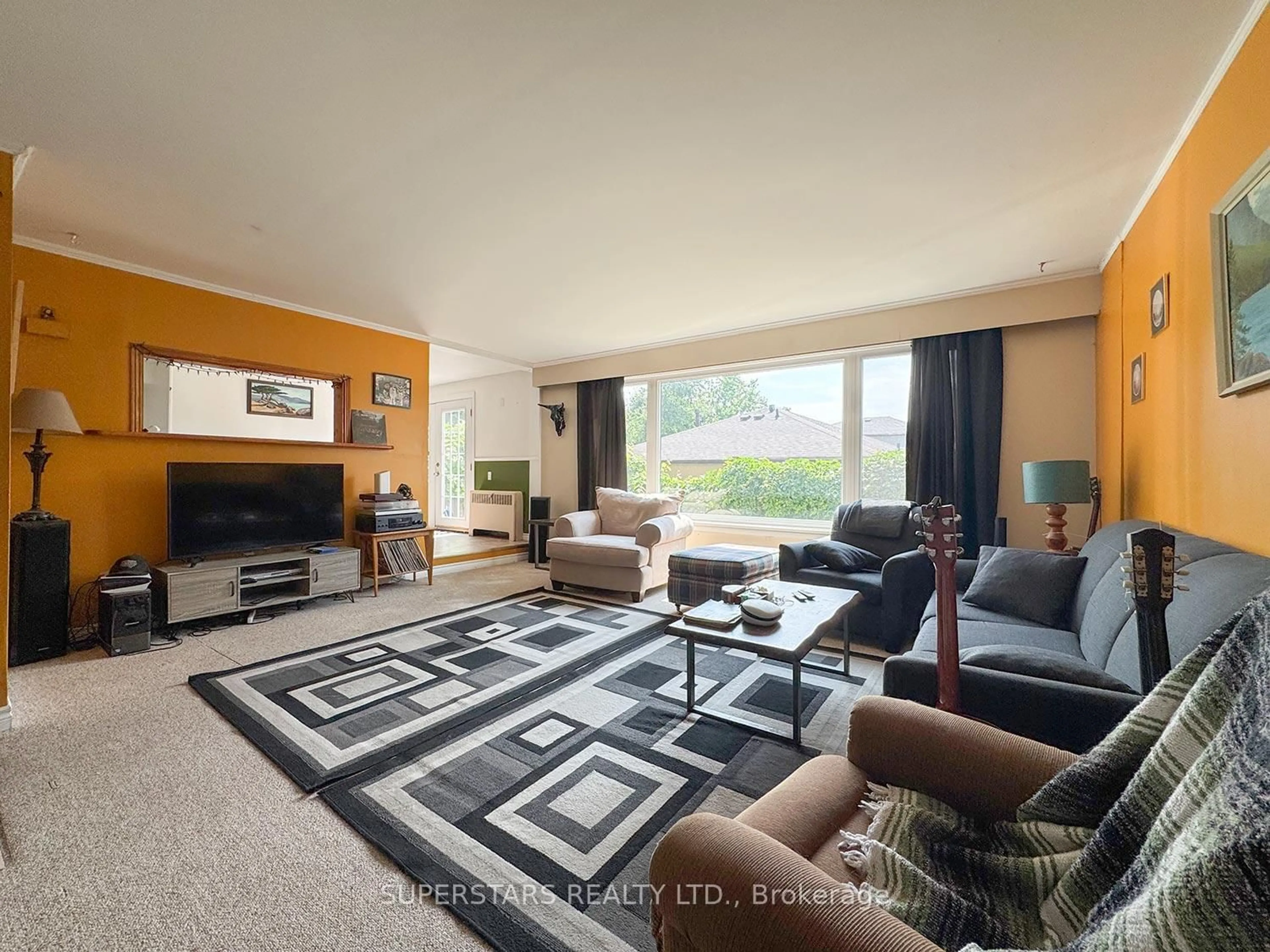 Living room with furniture, unknown for 239 Letitia St, Barrie Ontario L4N 4Y7