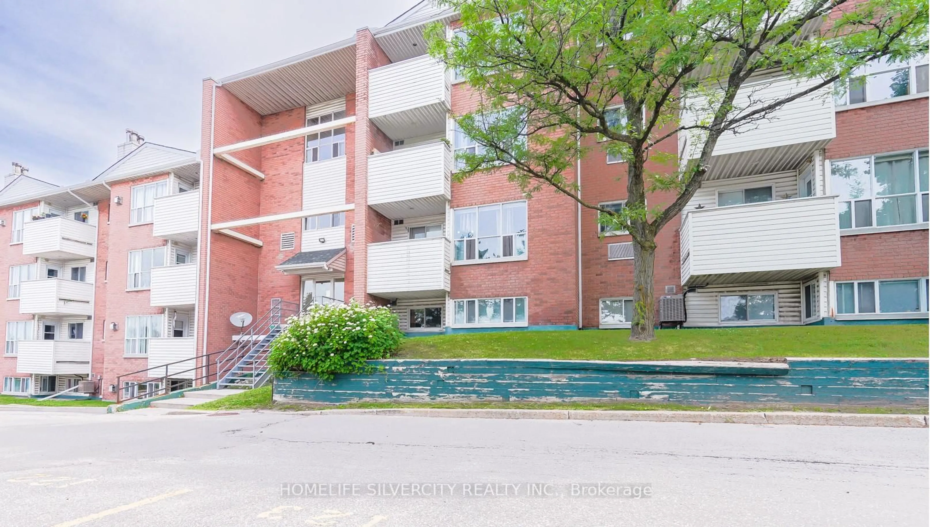 Pool for 120 Bell Farm Rd #316, Barrie Ontario L4M 6J2