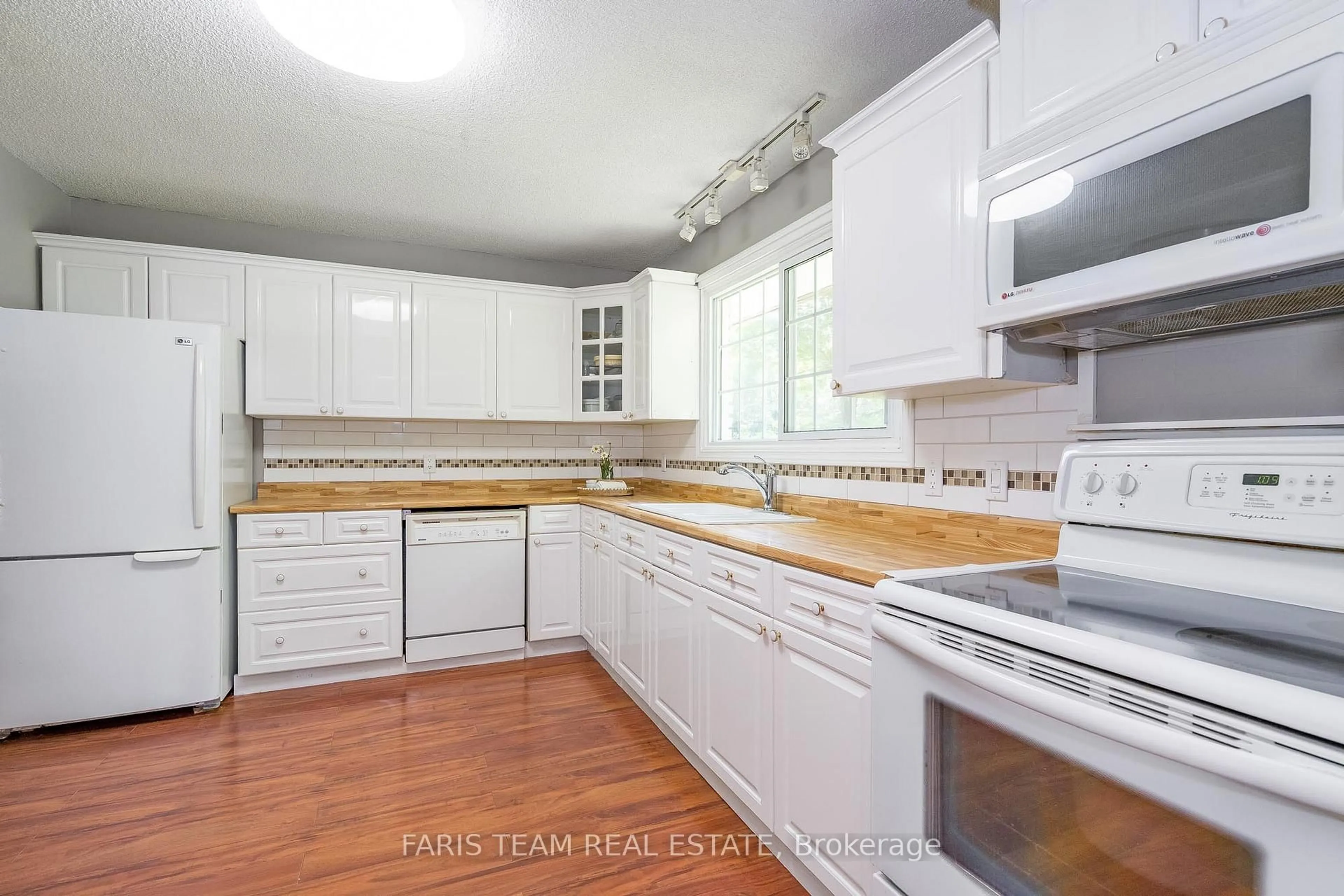 Standard kitchen, wood/laminate floor for 1980 Balkwill Line, Severn Ontario L0K 1E0