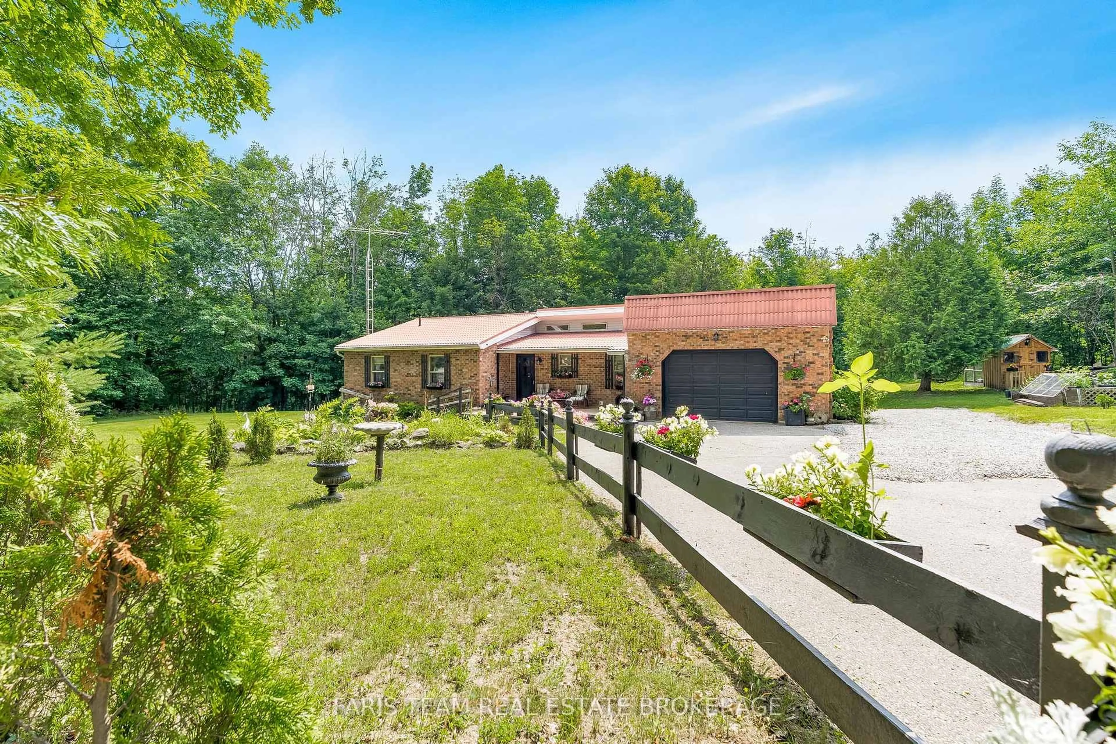 A pic from outside/outdoor area/front of a property/back of a property/a pic from drone, unknown for 3204 Vasey Rd, Severn Ontario L0K 1E0