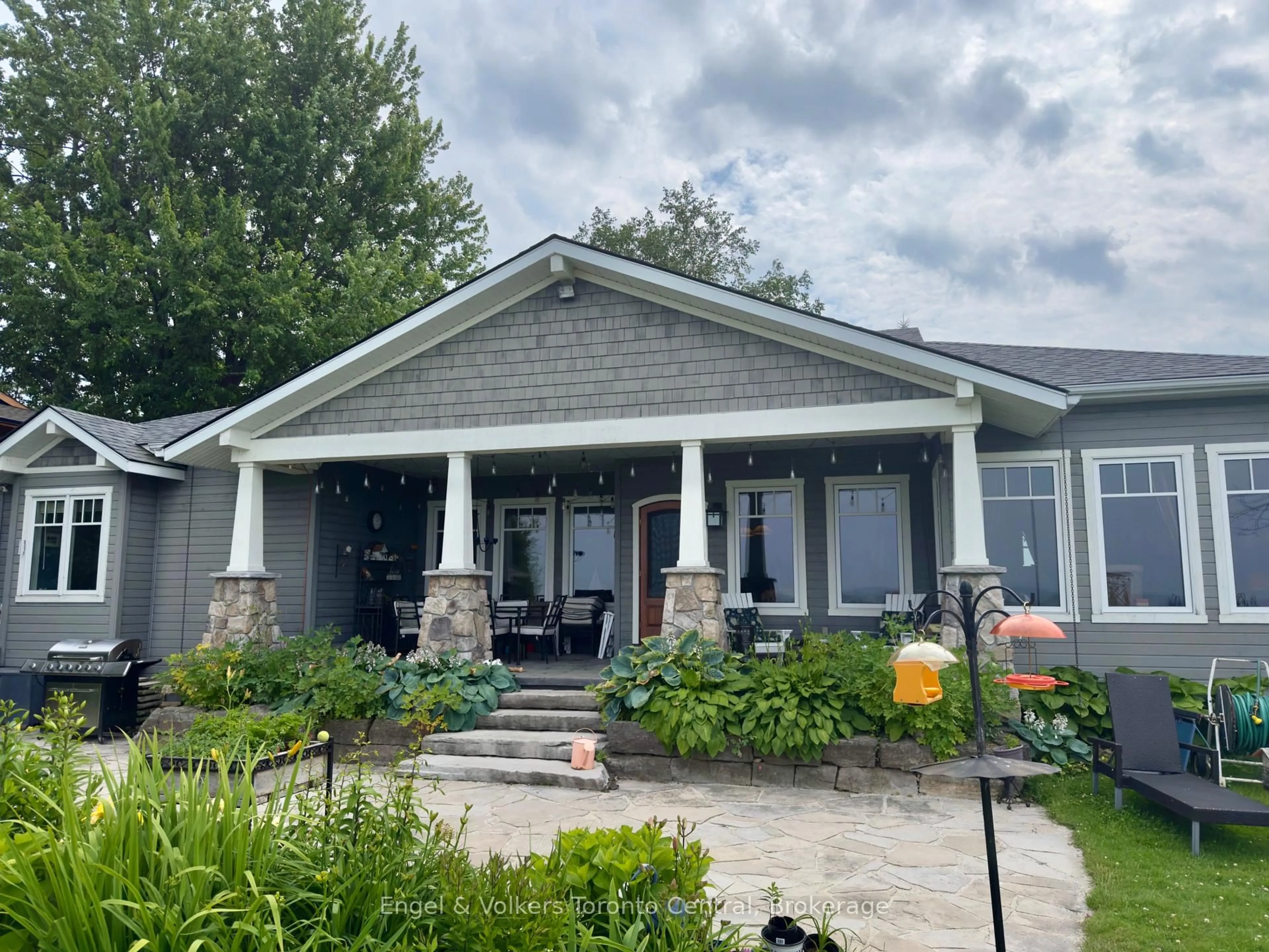 Home with vinyl exterior material, unknown for 19 Georgian Manor Dr, Collingwood Ontario L9Y 3Z1