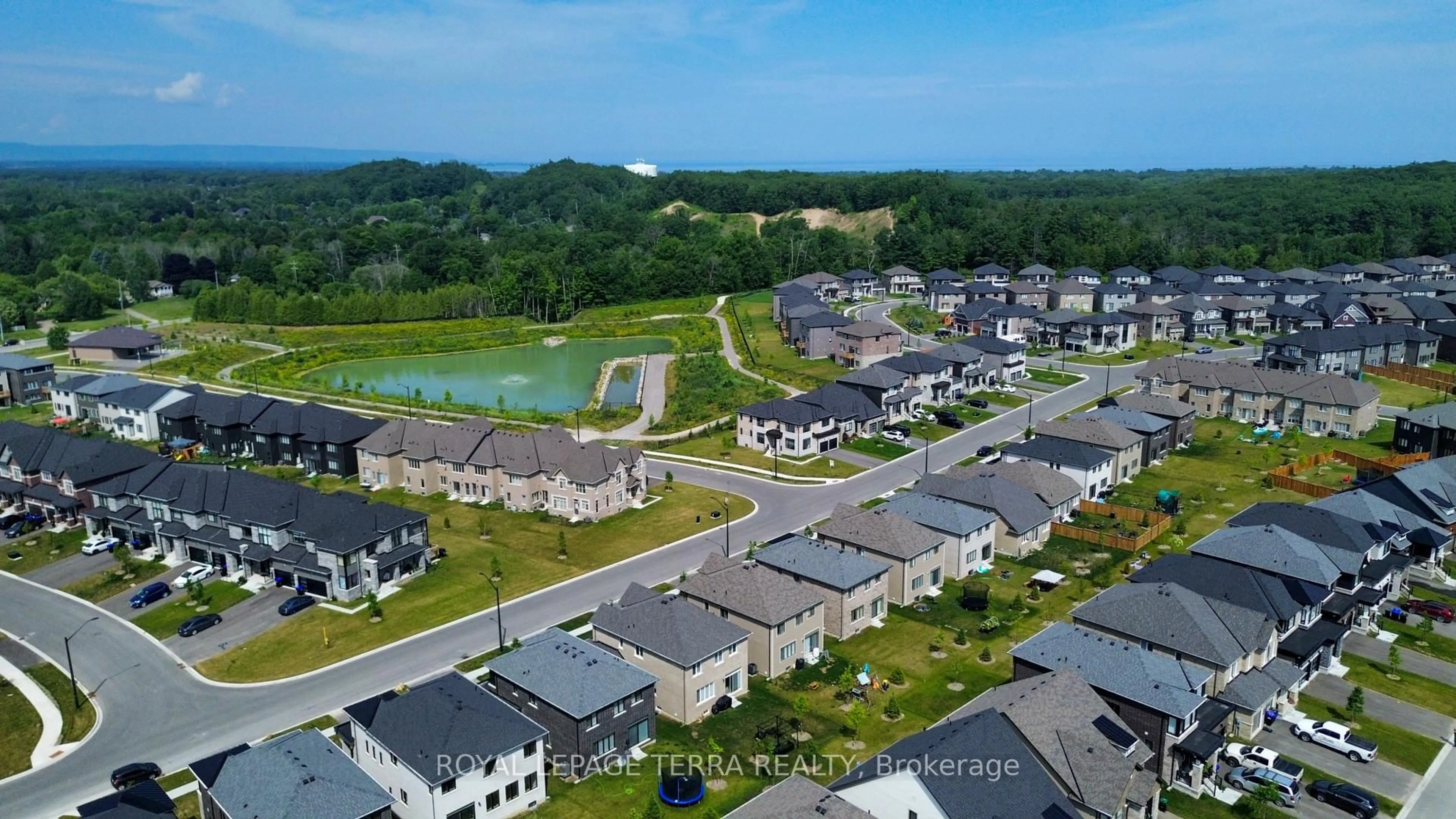 A pic from outside/outdoor area/front of a property/back of a property/a pic from drone, mountain view for 19 Rosanne Circ, Wasaga Beach Ontario L9Z 0N4
