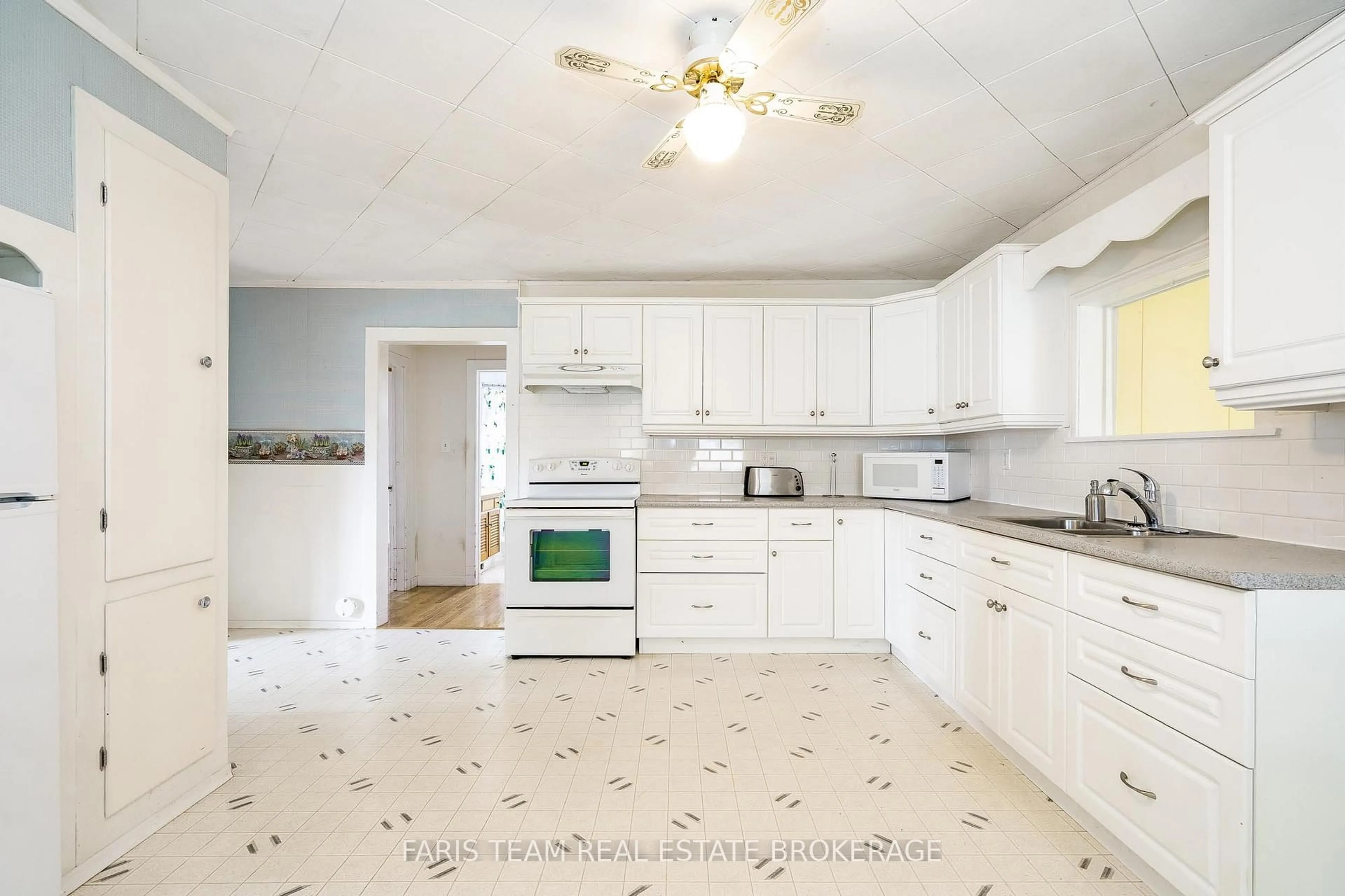 Unknown for 51 Harriet St, Penetanguishene Ontario L9M 1L1