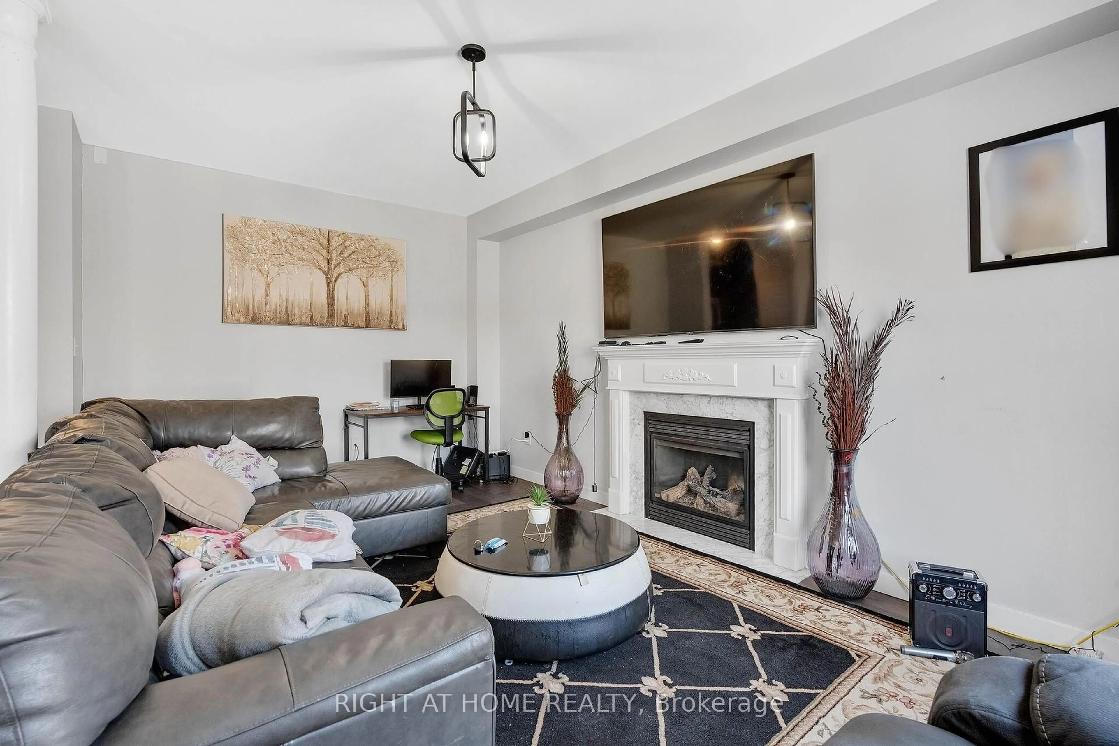 Living room with furniture, unknown for 262 Livingstone St, Barrie Ontario L4M 6N6