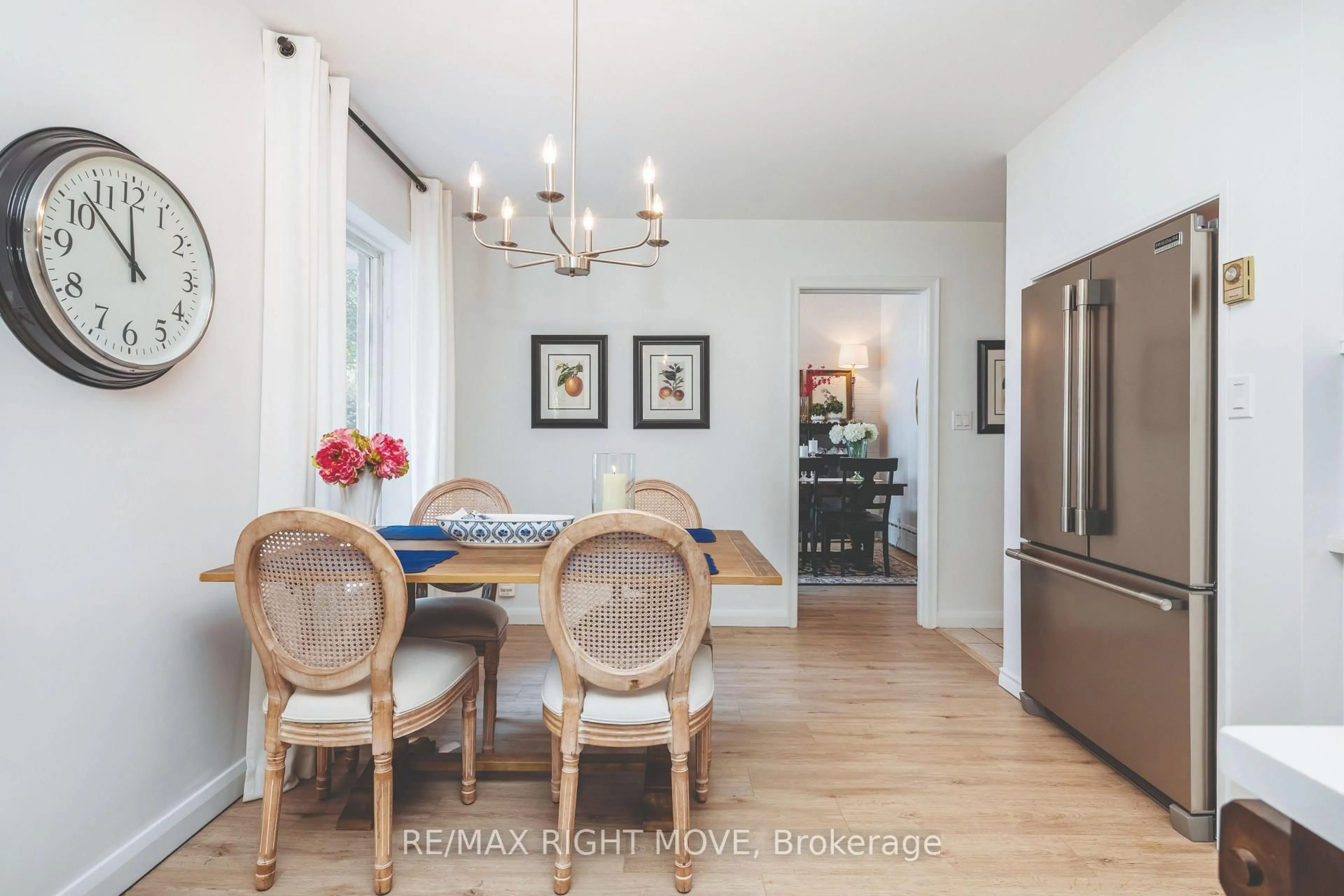 Dining room, wood/laminate floor for 18 Maple Dr, Orillia Ontario L3V 3W2