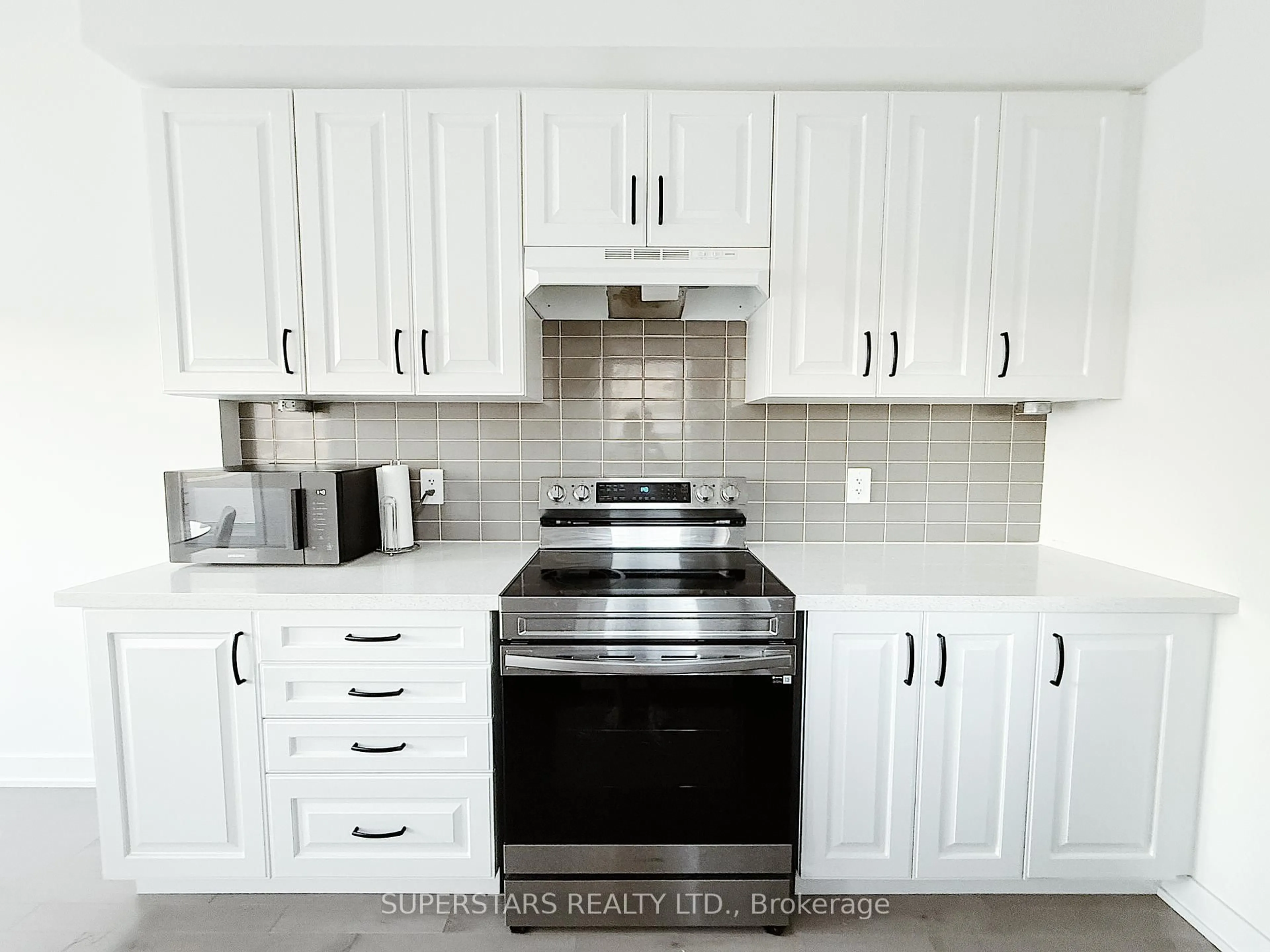 Standard kitchen, ceramic/tile floor for 12 Westwood Ave, Barrie Ontario L9J 0M6
