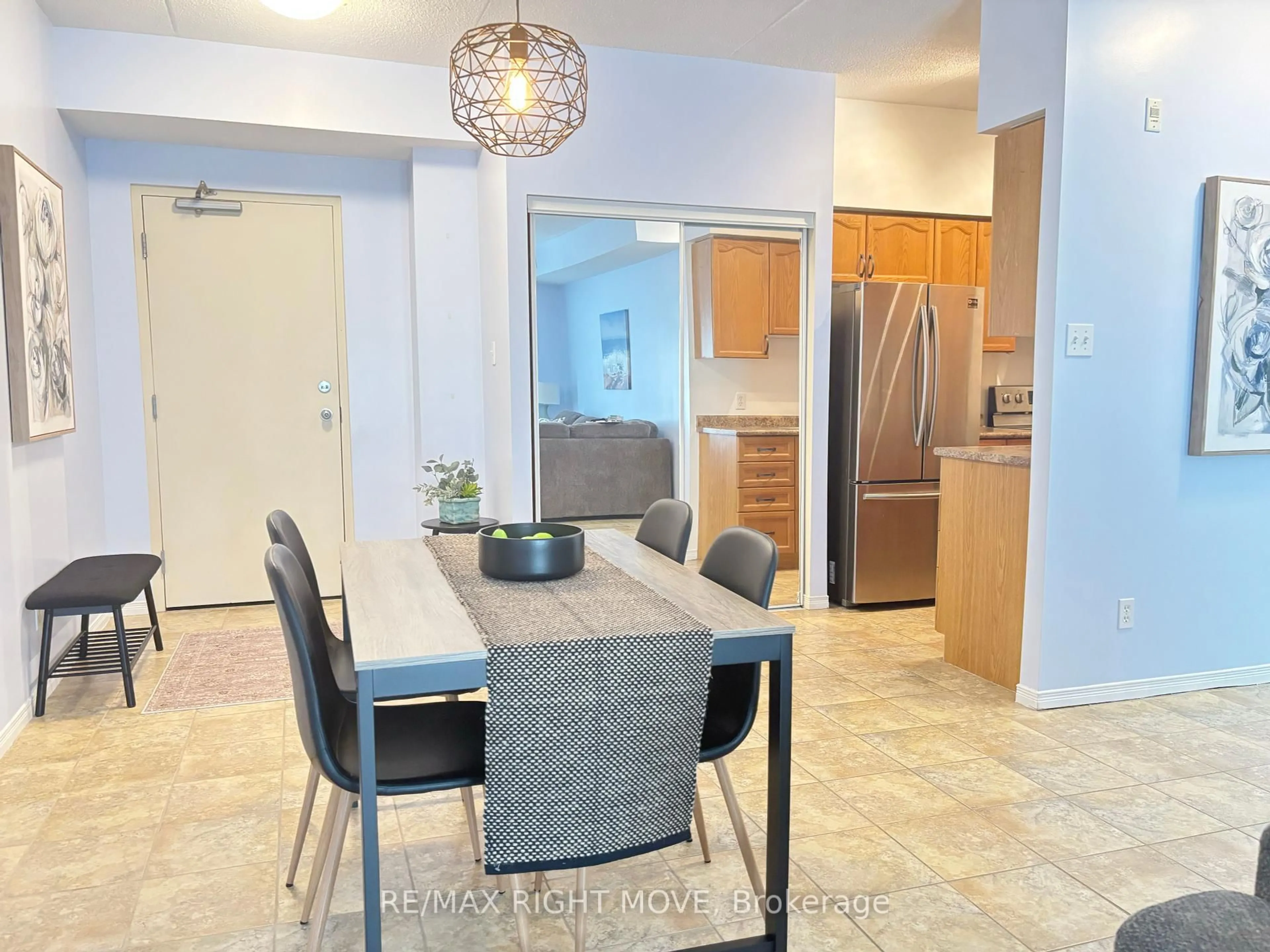 Open concept kitchen, ceramic/tile floor for 115 Bond St #108, Orillia Ontario L3V 1J7