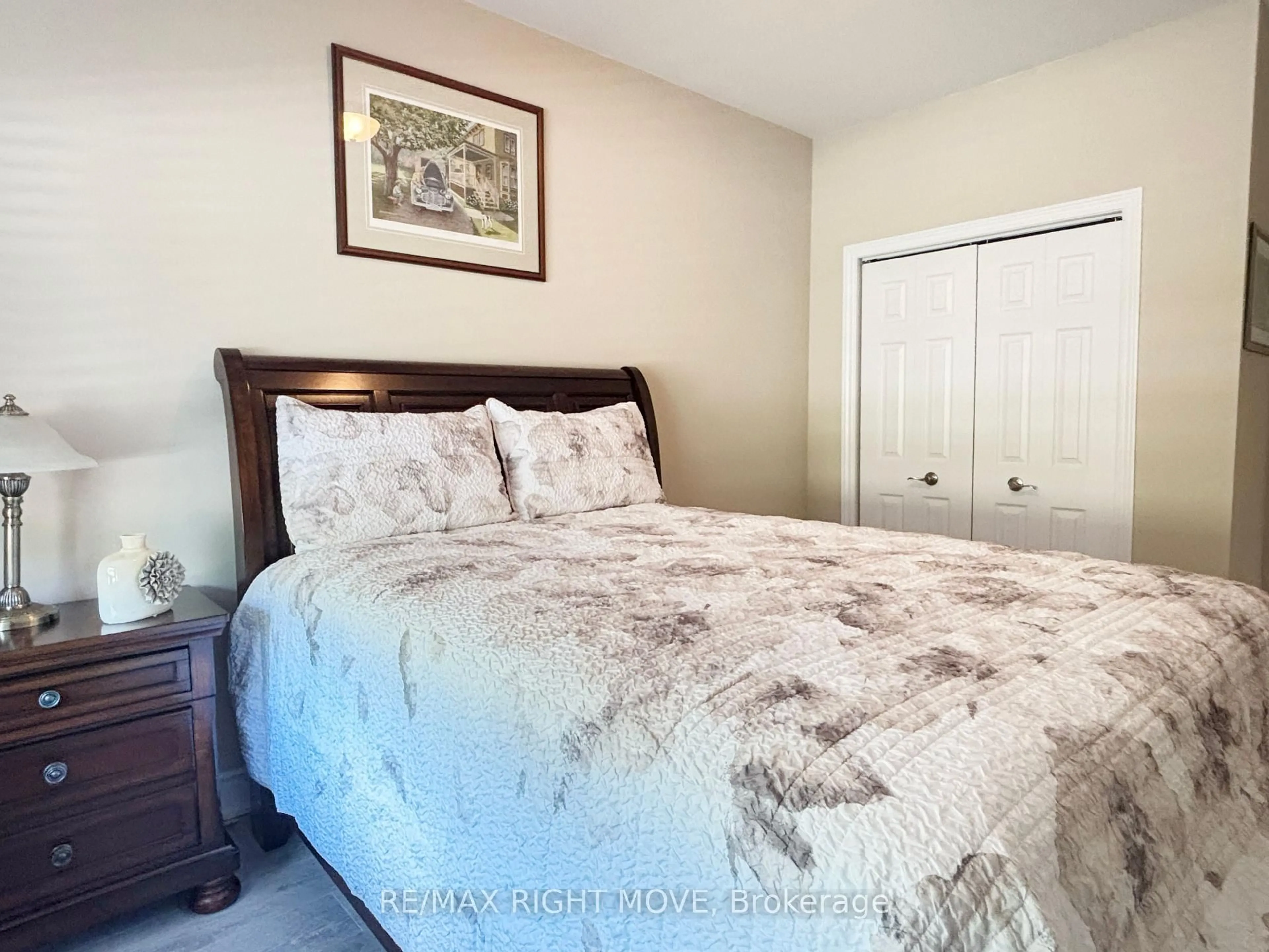 Bedroom with bed, unknown for 128 Lily Dr, Orillia Ontario L3V 0G3