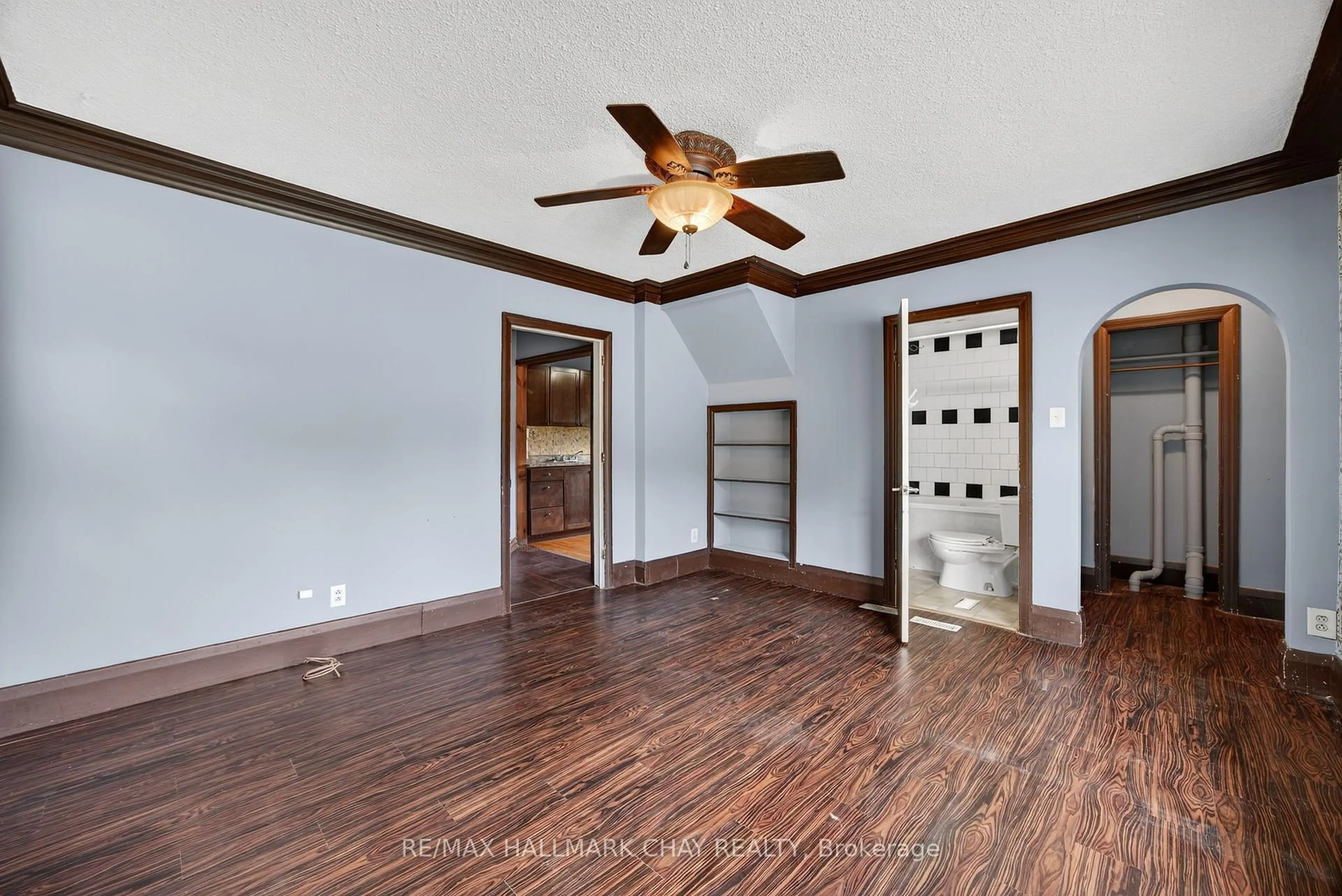 A pic of a room for 114 Burton Ave, Barrie Ontario L4N 2R8