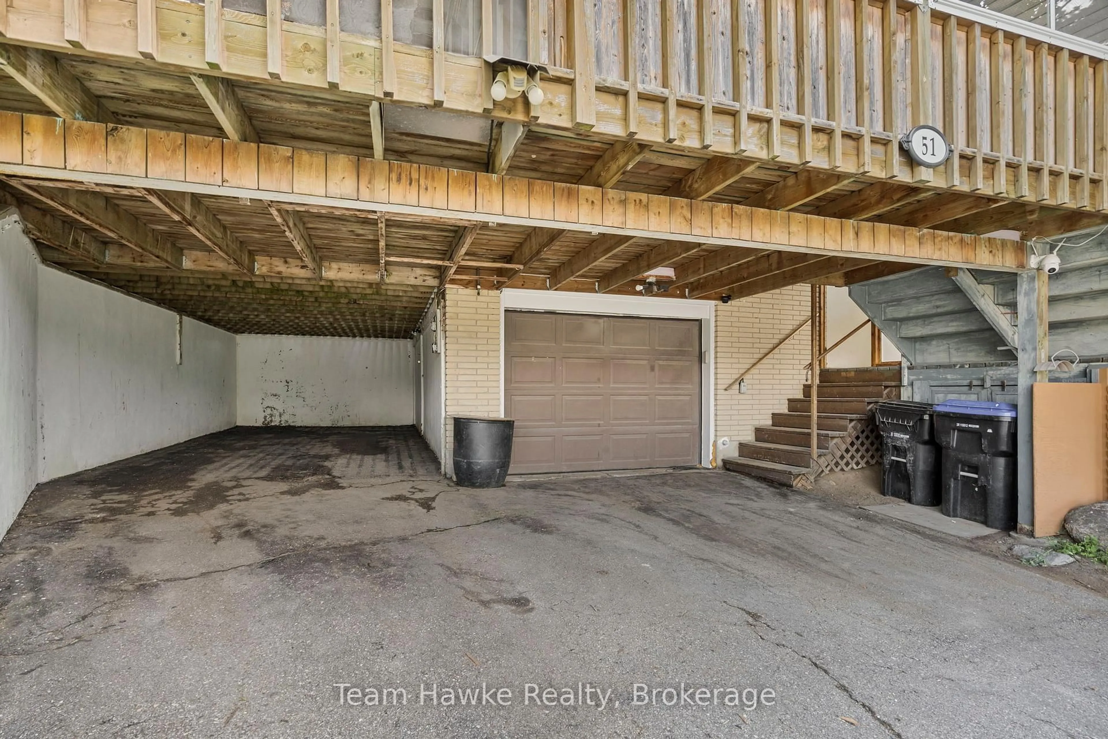 Indoor garage for 51 Easton Ave, Tay Ontario L0K 1R0