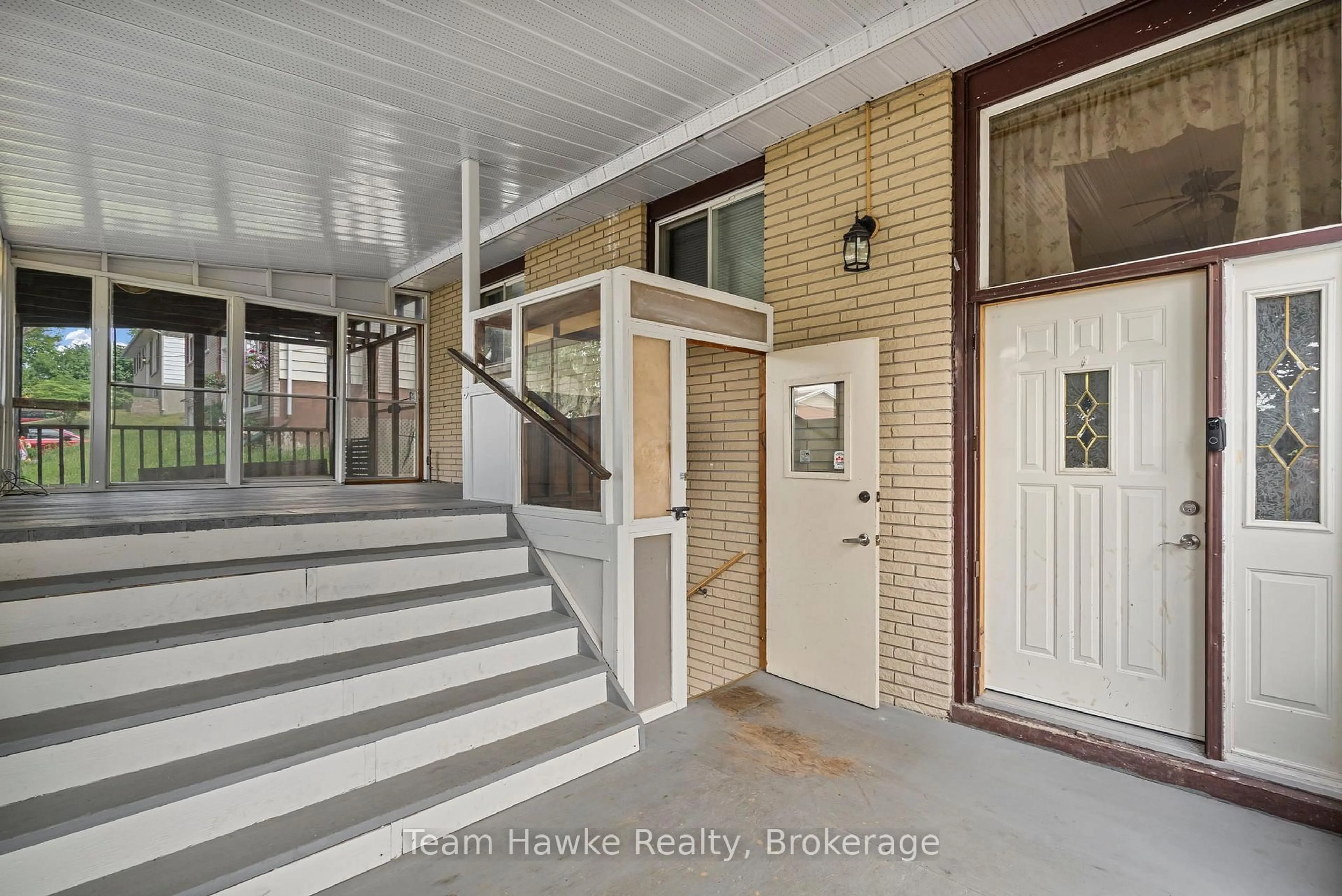 Indoor entryway for 51 Easton Ave, Tay Ontario L0K 1R0