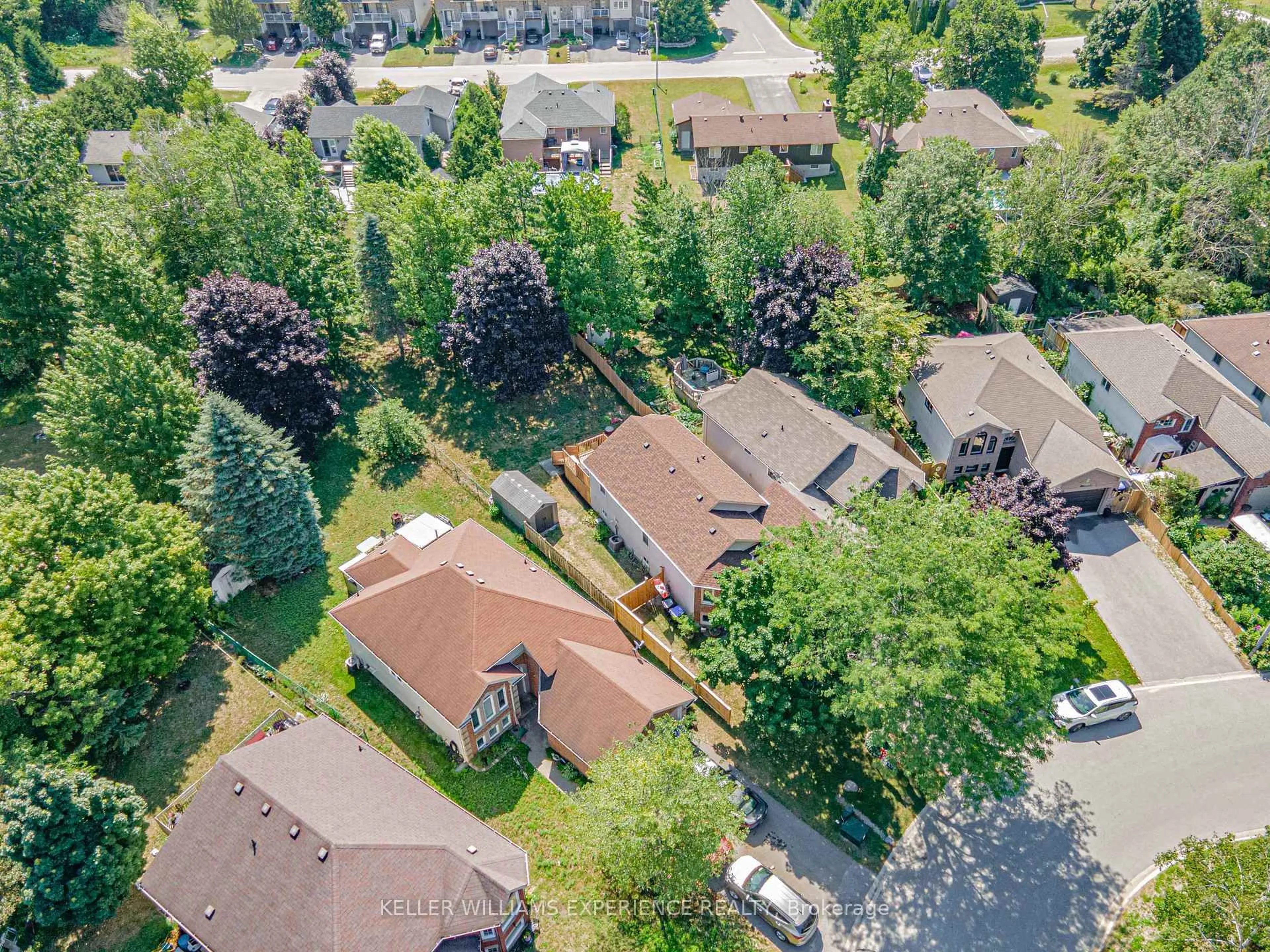 A pic from outside/outdoor area/front of a property/back of a property/a pic from drone, street for 79 Dyer Dr, Wasaga Beach Ontario L9Z 1E4