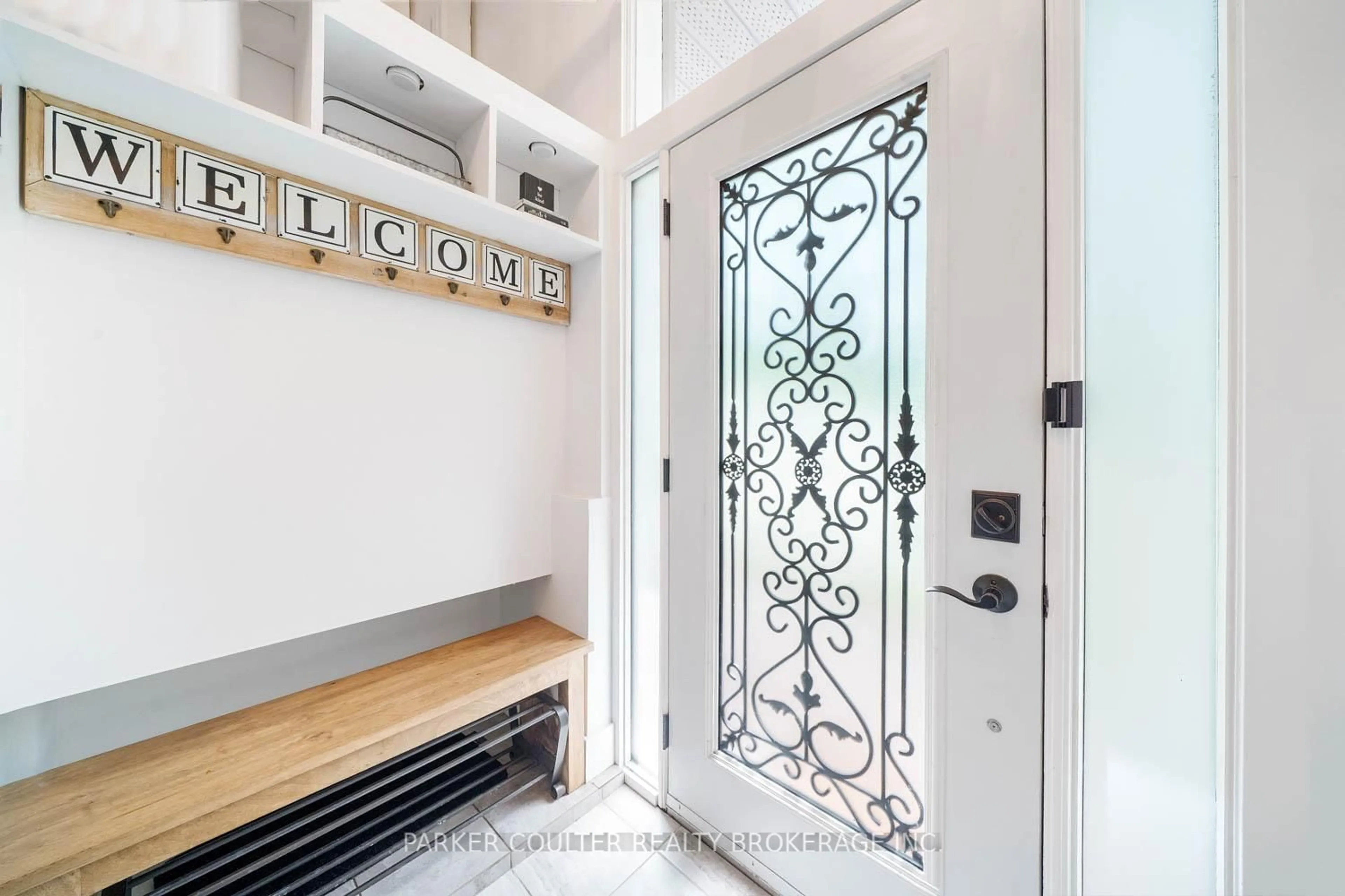 Indoor entryway for 2 Noraline Ave, Springwater Ontario L0L 1X1