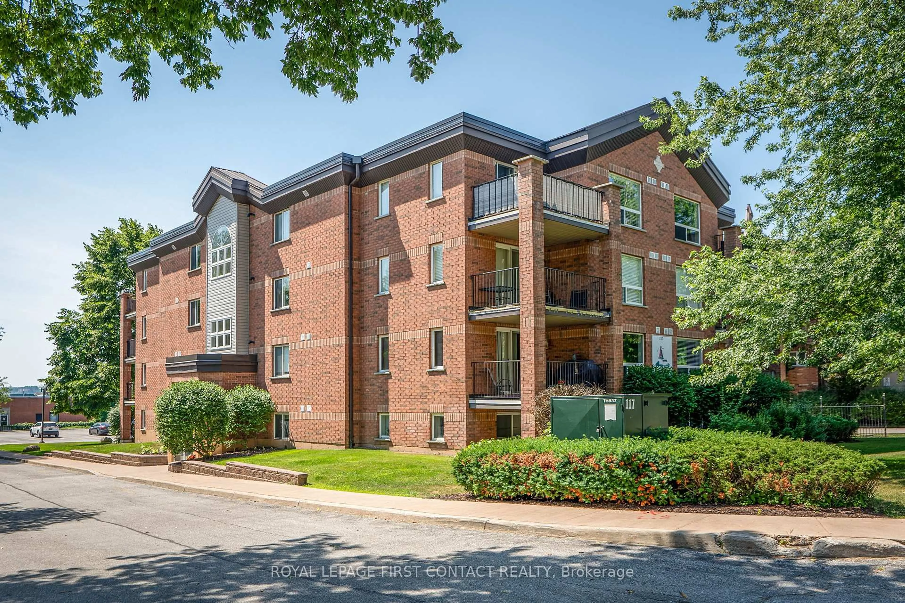 Home with brick exterior material, unknown for 117 EDGEHILL Dr #103, Barrie Ontario L4N 1L9
