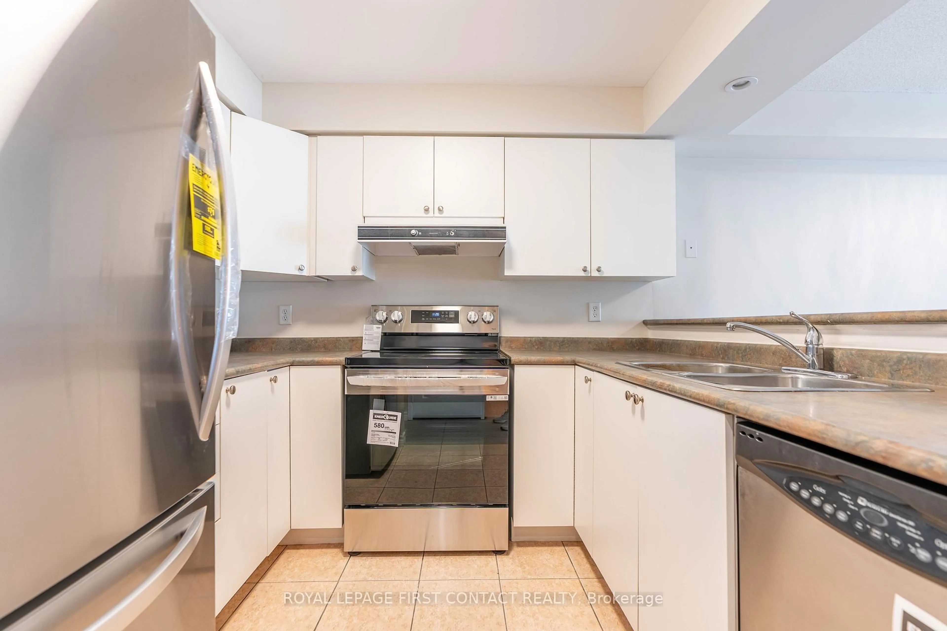 Standard kitchen, unknown for 117 EDGEHILL Dr #103, Barrie Ontario L4N 1L9