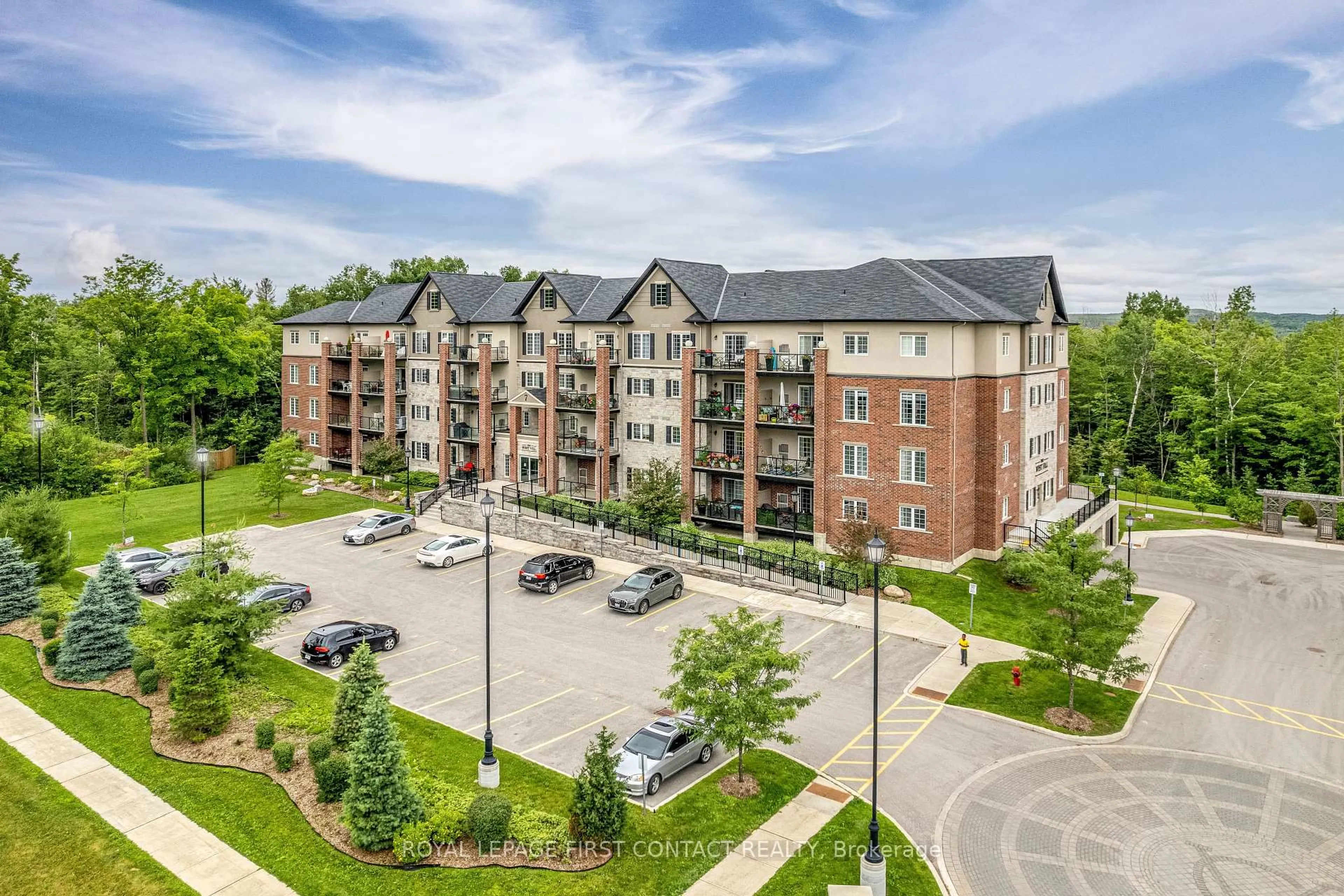 A pic from outside/outdoor area/front of a property/back of a property/a pic from drone, unknown for 7 GREENWICH St #403, Barrie Ontario L4N 7Y8