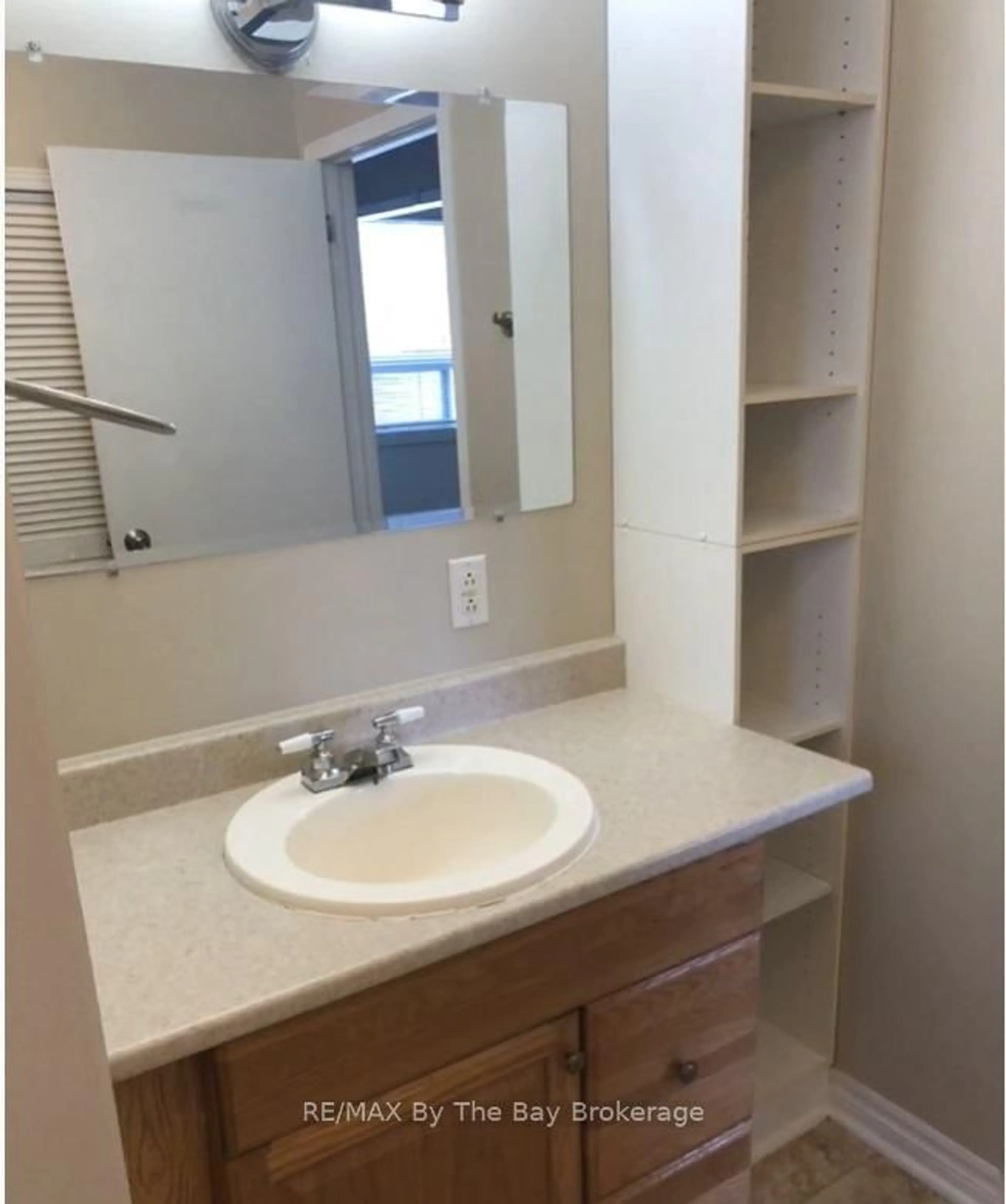 Standard bathroom, unknown for 113 Spruce St, Collingwood Ontario L9Y 3G8