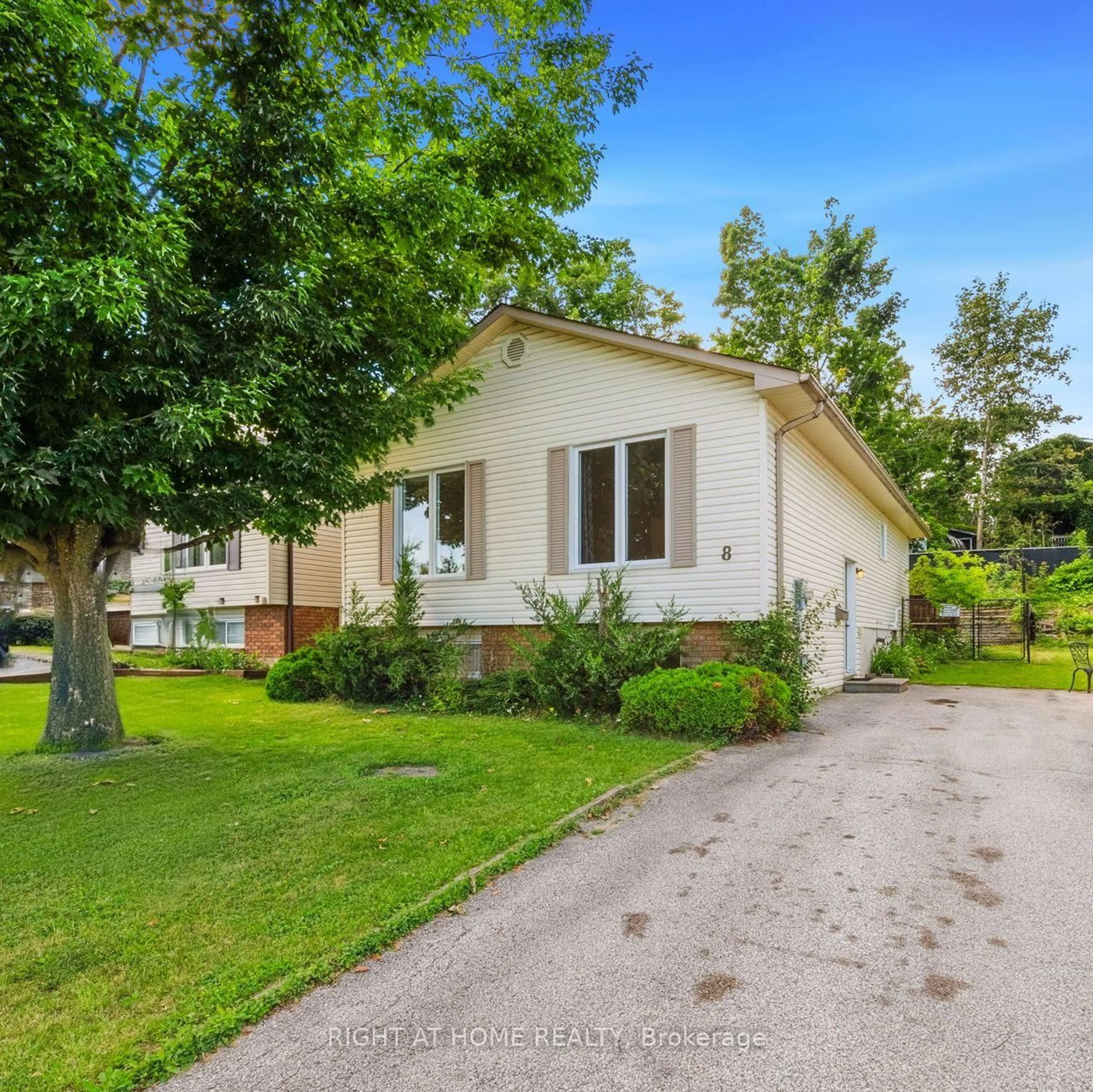 Unknown for 8 Christine Pl, Orillia Ontario L3V 7P1