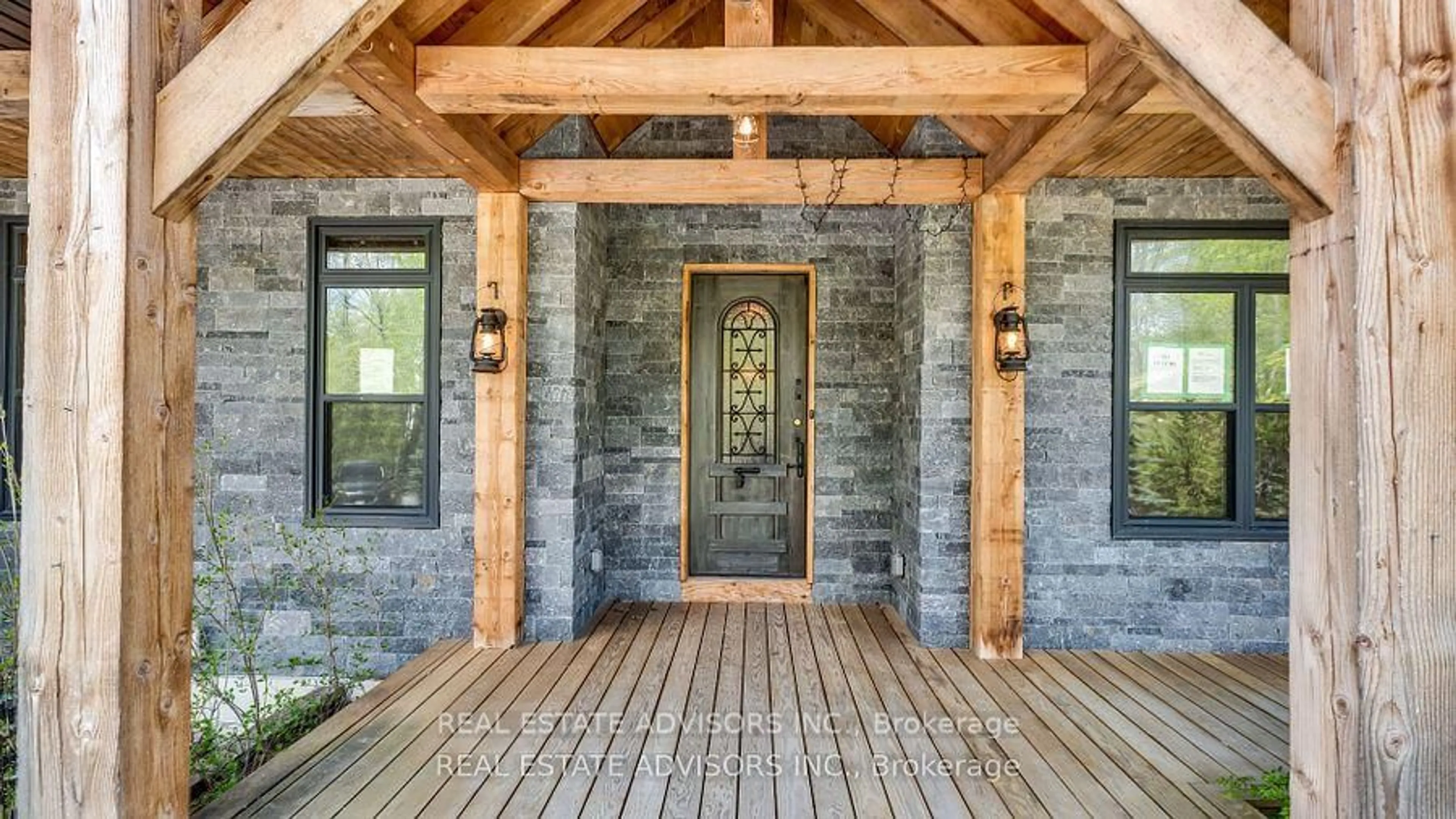 Indoor entryway for 54 Pine Ridge Tr, Oro-Medonte Ontario L4M 4Y8
