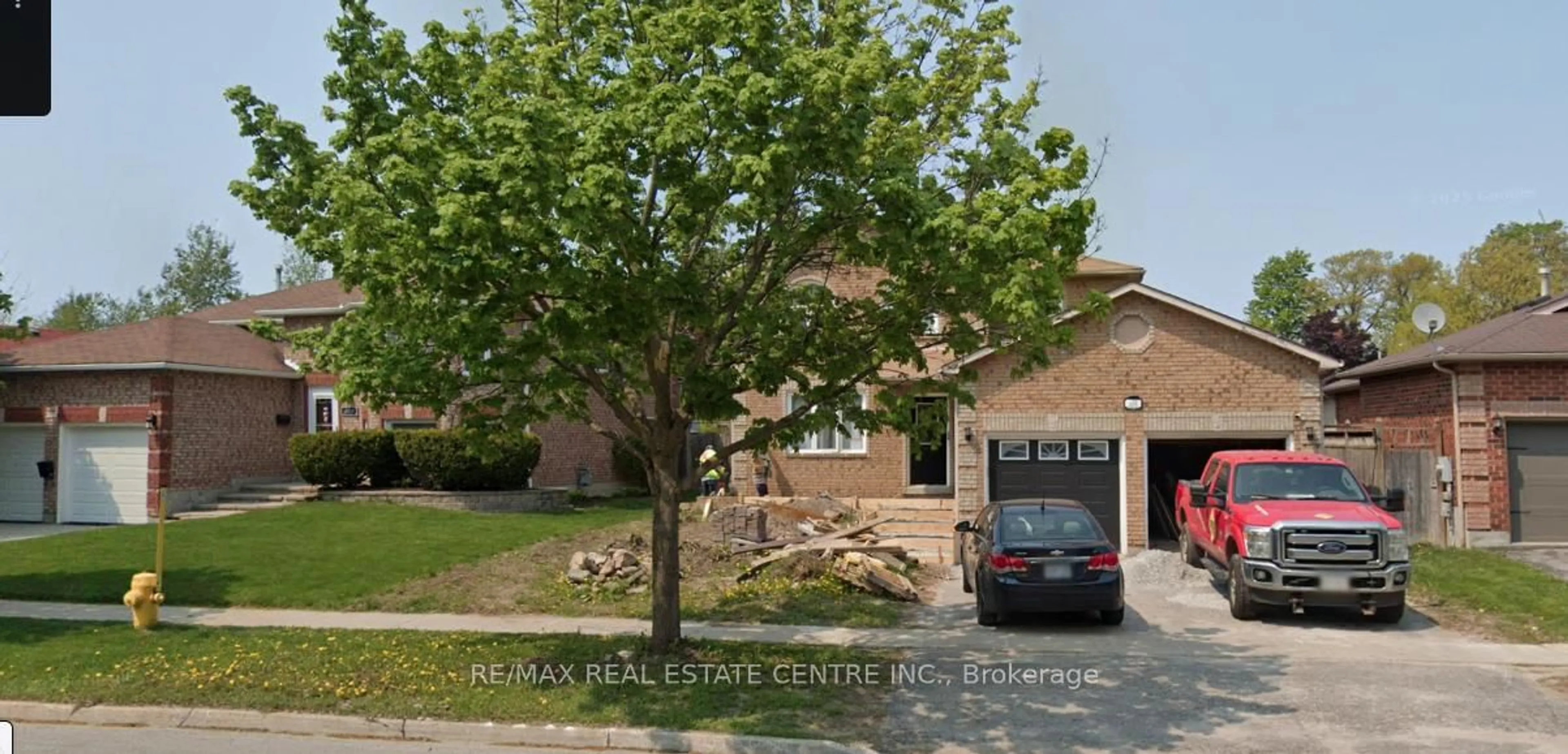 Home with brick exterior material, street for 304 Cundles Rd, Barrie Ontario L4N 7C9