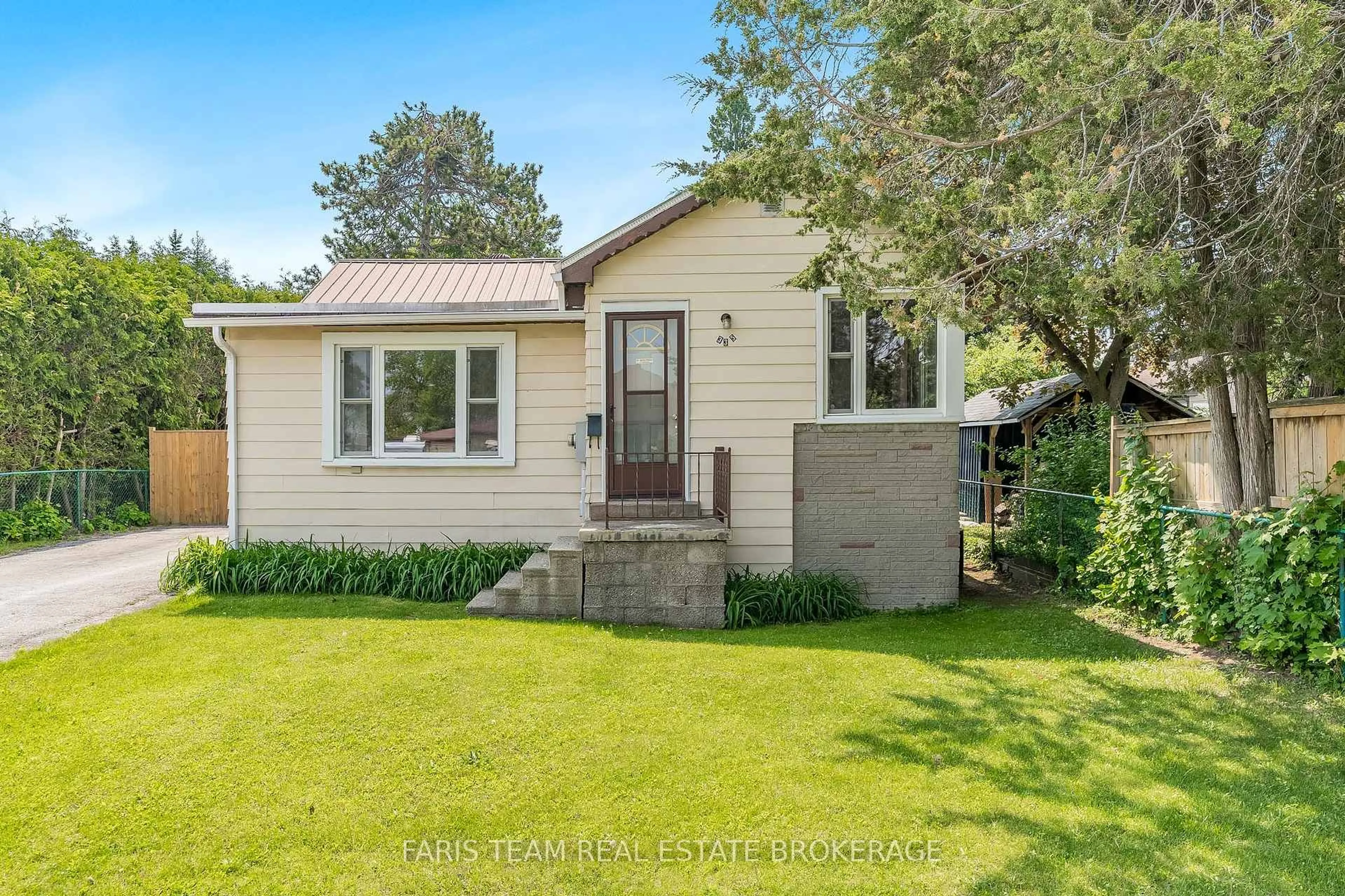 Home with vinyl exterior material, street for 335 John St, Midland Ontario L4R 2J6