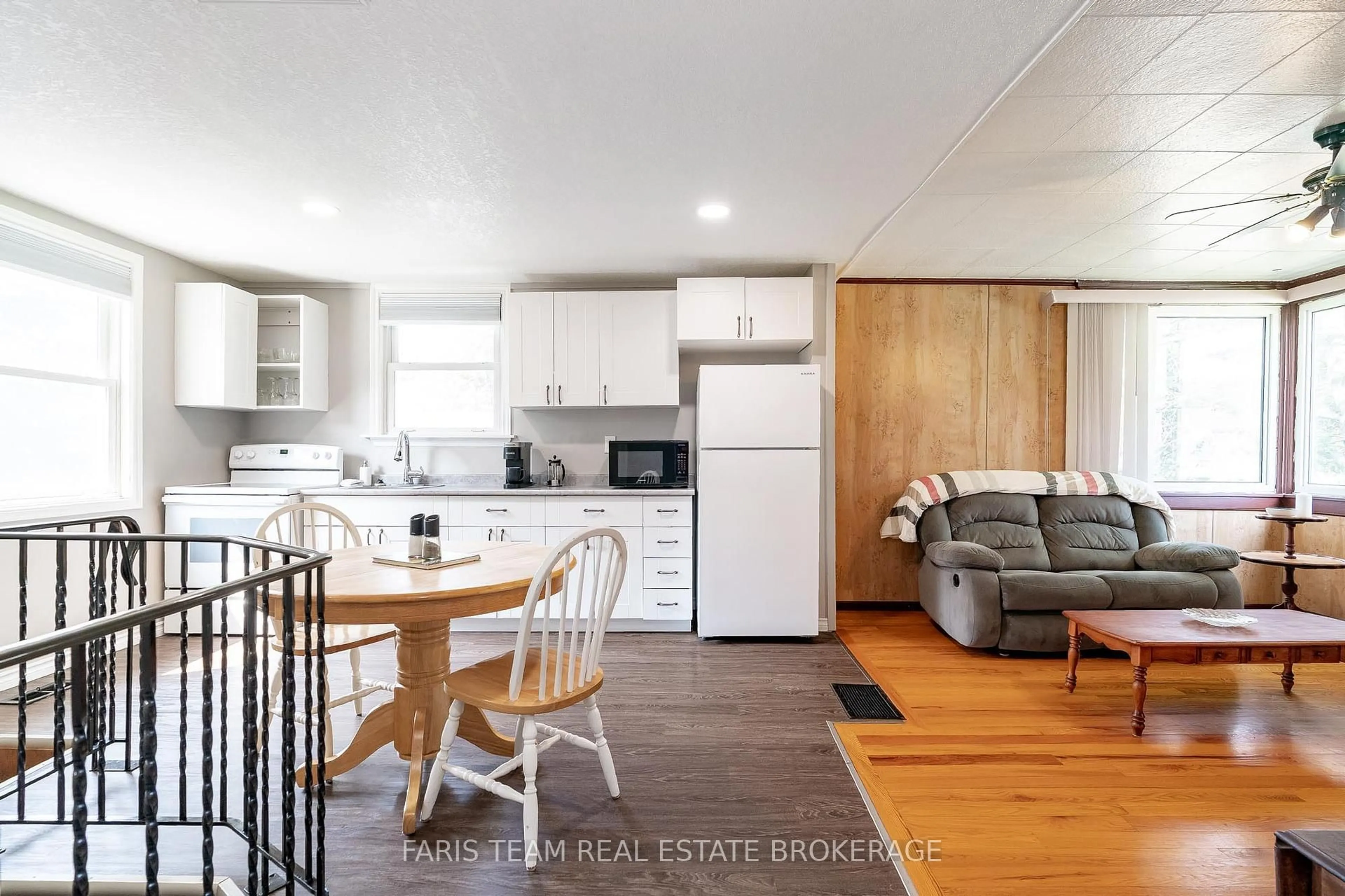 Open concept kitchen, unknown for 335 John St, Midland Ontario L4R 2J6