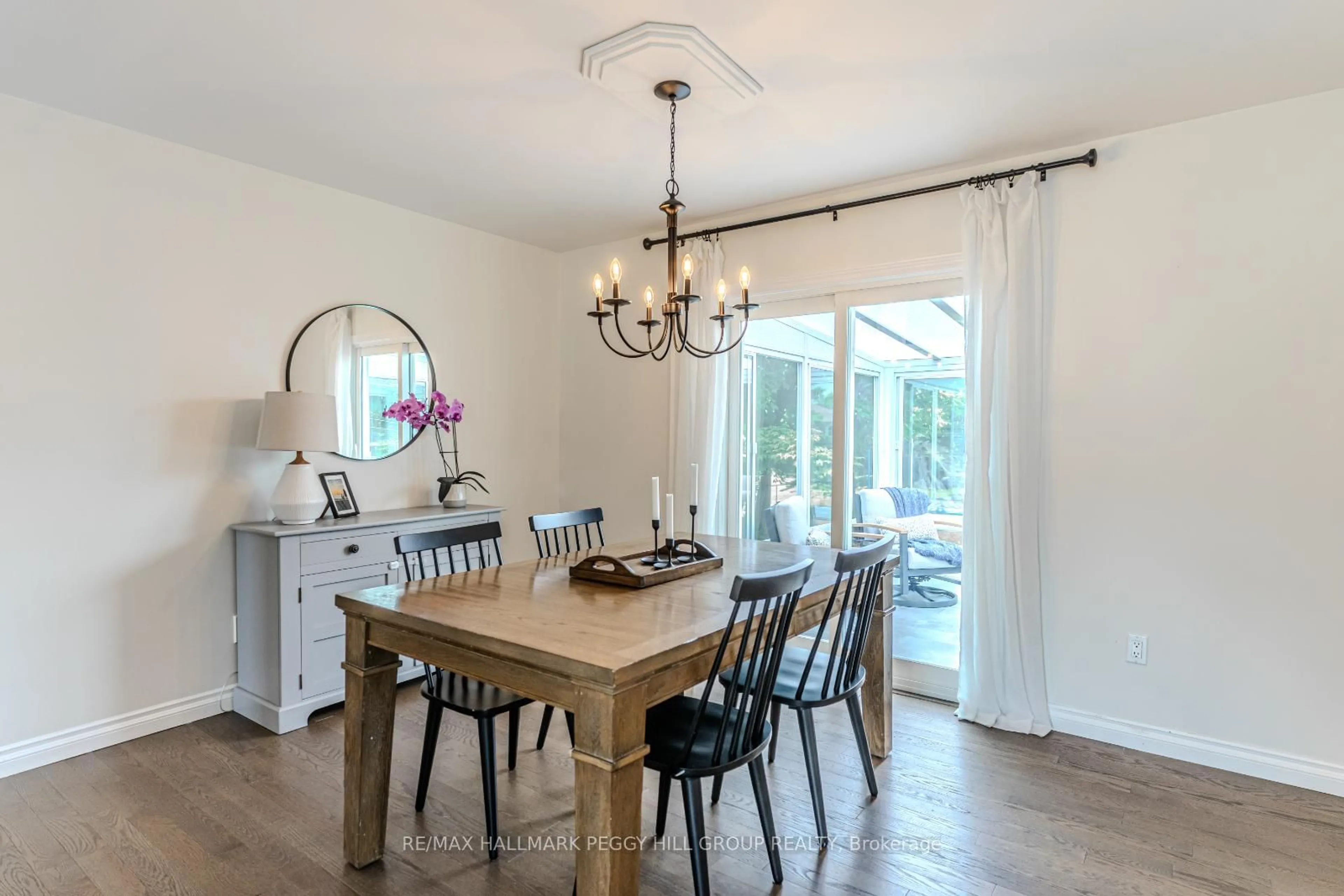 Dining room, wood/laminate floor for 27 Foyston Park Circ, Springwater Ontario L9X 0A1