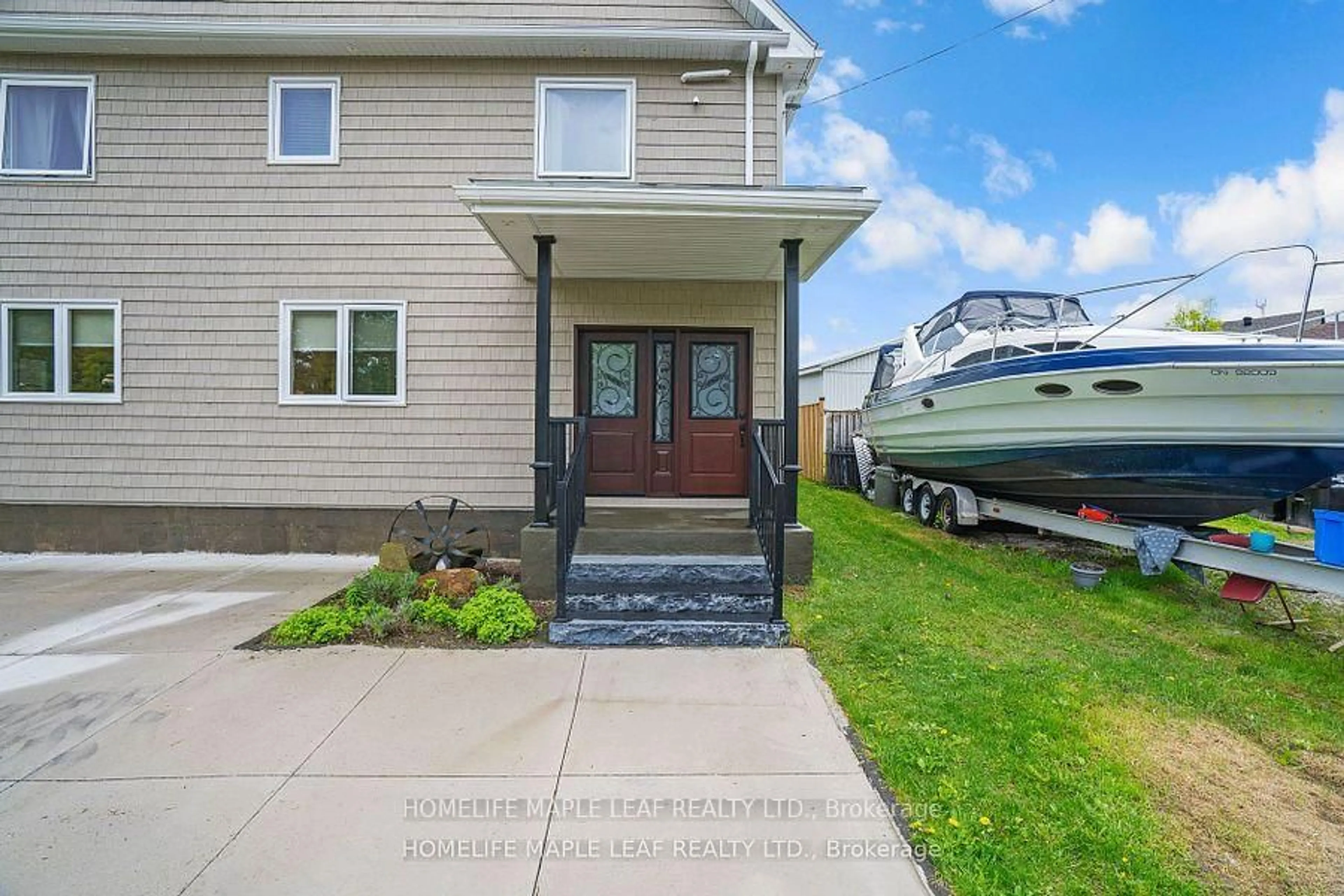 Home with vinyl exterior material, water/lake/river/ocean view for 17 Middlebrook Rd, Wasaga Beach Ontario L9Z 2Y6