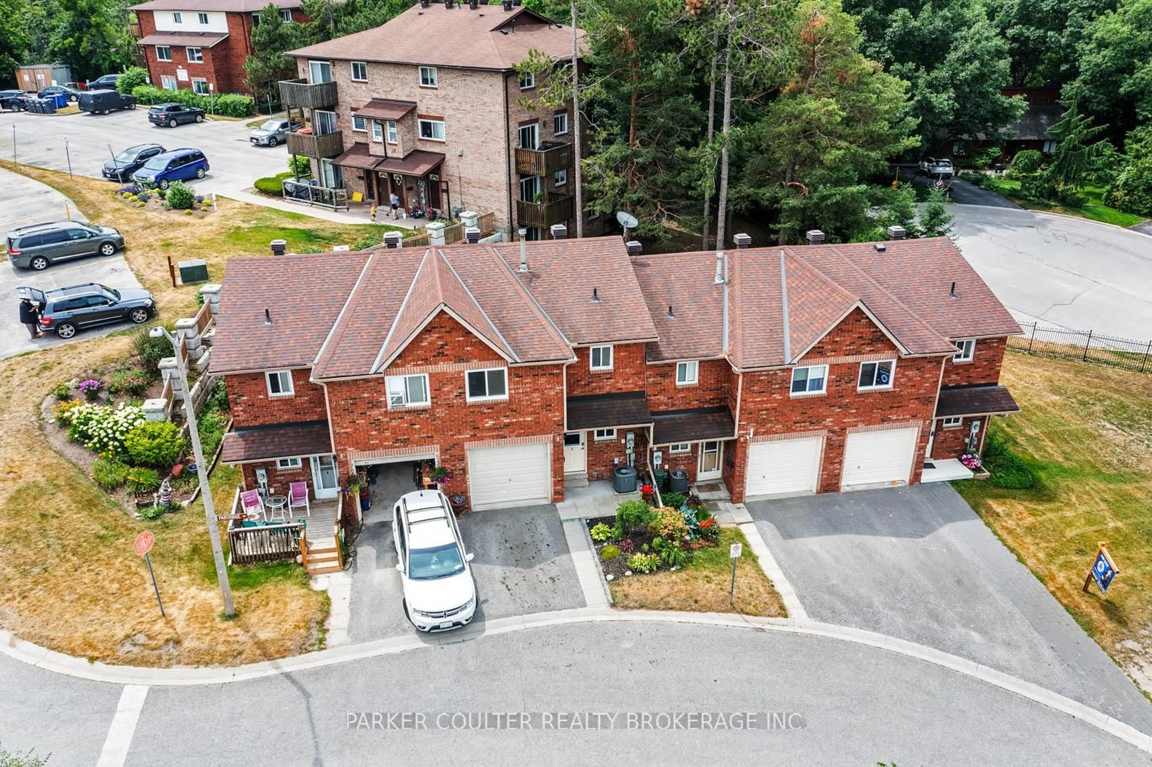 A pic from outside/outdoor area/front of a property/back of a property/a pic from drone, street for 3 Partridge Rd #49, Barrie Ontario L4N 6W4