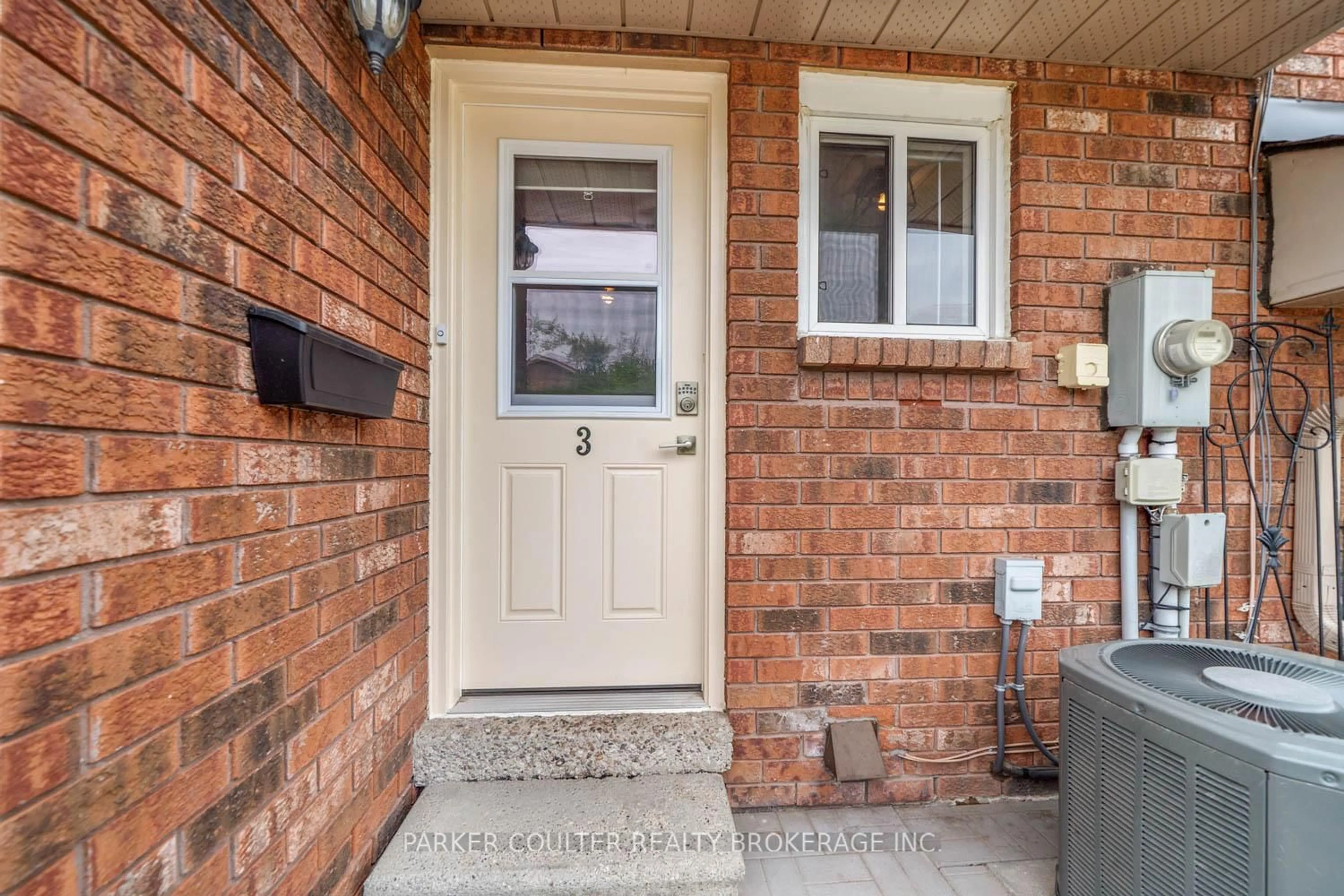 Indoor entryway for 3 Partridge Rd #49, Barrie Ontario L4N 6W4