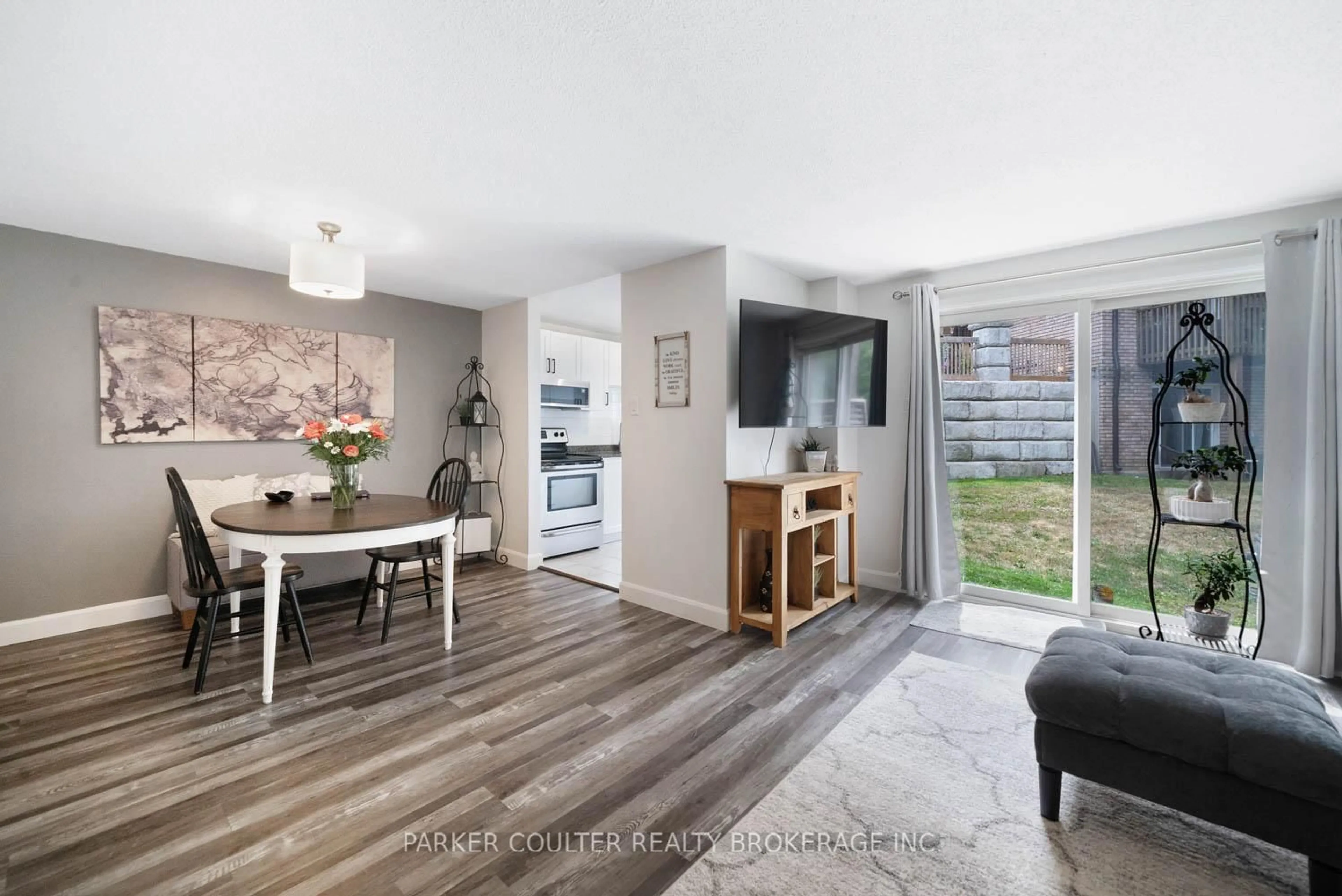 Open concept kitchen, unknown for 3 Partridge Rd #49, Barrie Ontario L4N 6W4