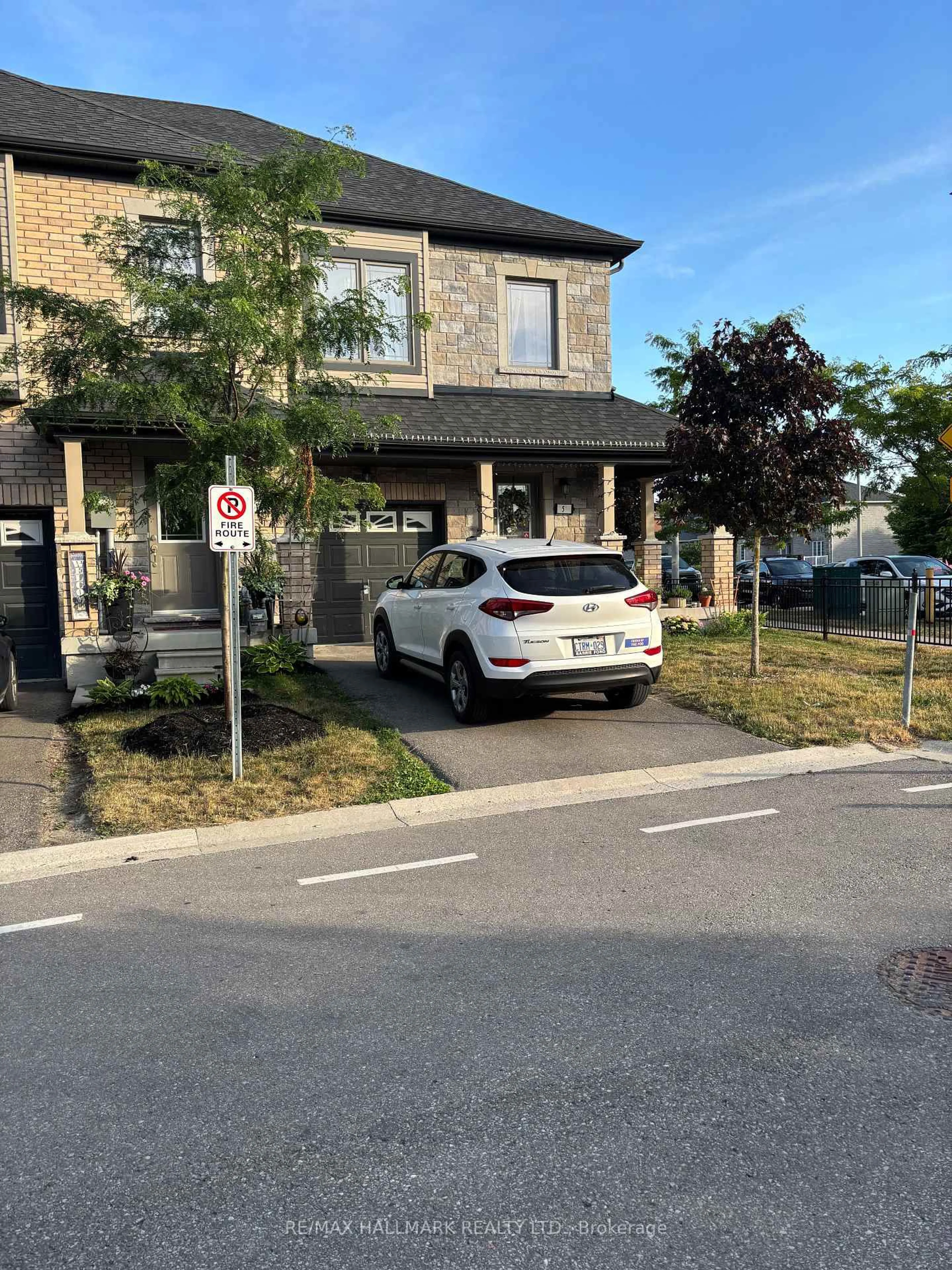 Parking for 53 Deneb St, Barrie Ontario L4M 0K6