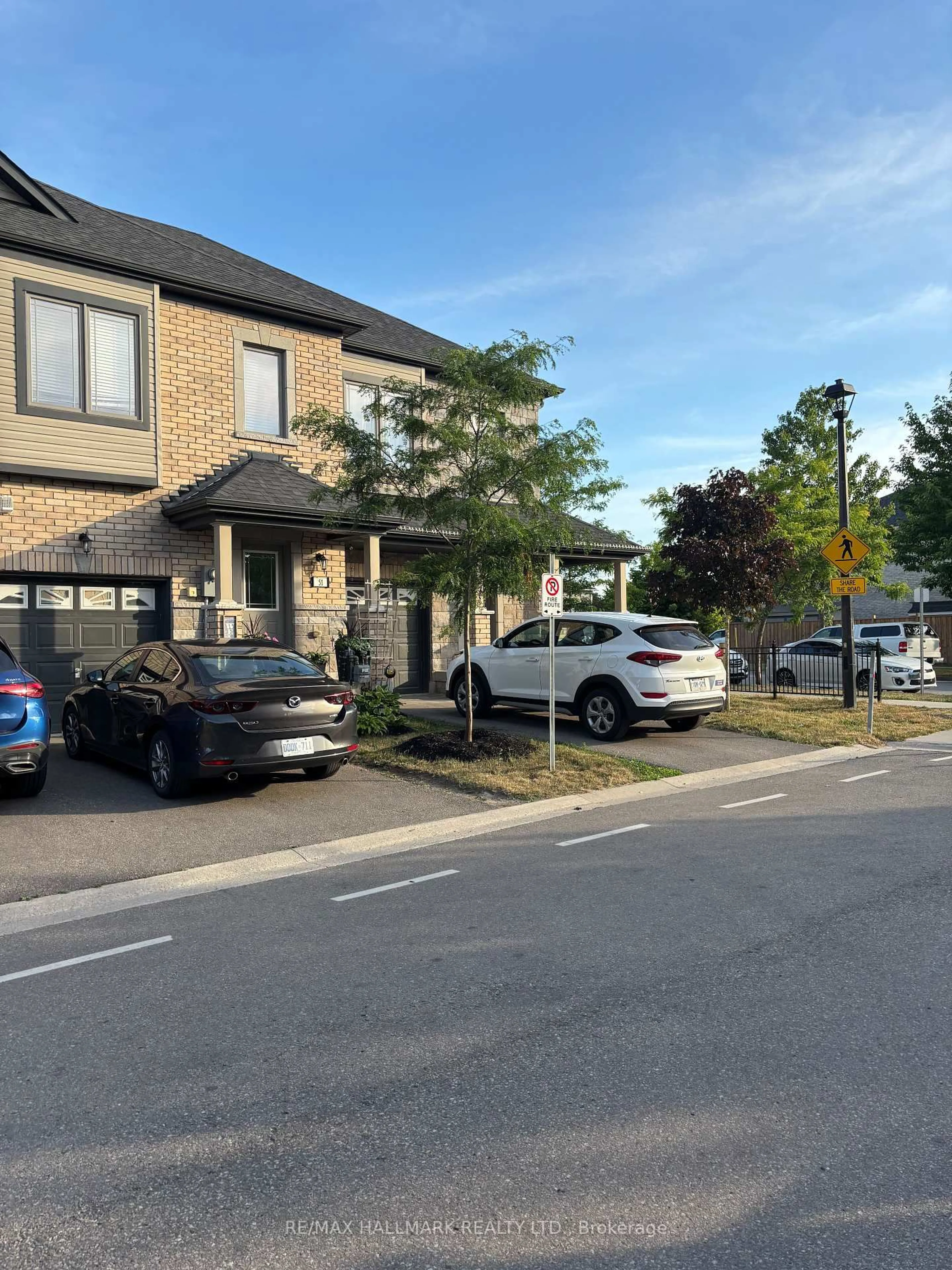A pic from outside/outdoor area/front of a property/back of a property/a pic from drone, street for 53 Deneb St, Barrie Ontario L4M 0K6
