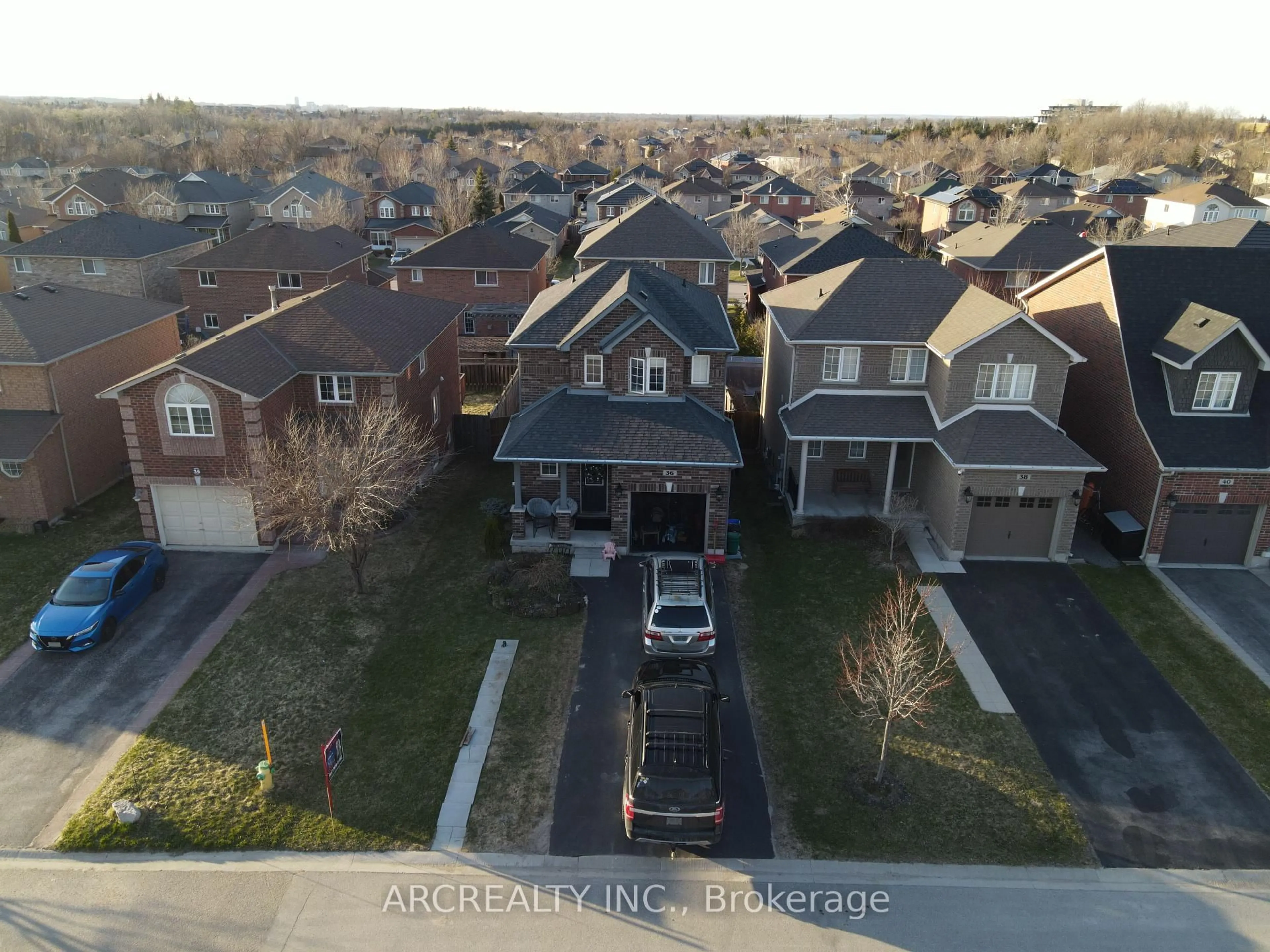 A pic from outside/outdoor area/front of a property/back of a property/a pic from drone, street for 36 Booth Lane, Barrie Ontario L4N 0S4